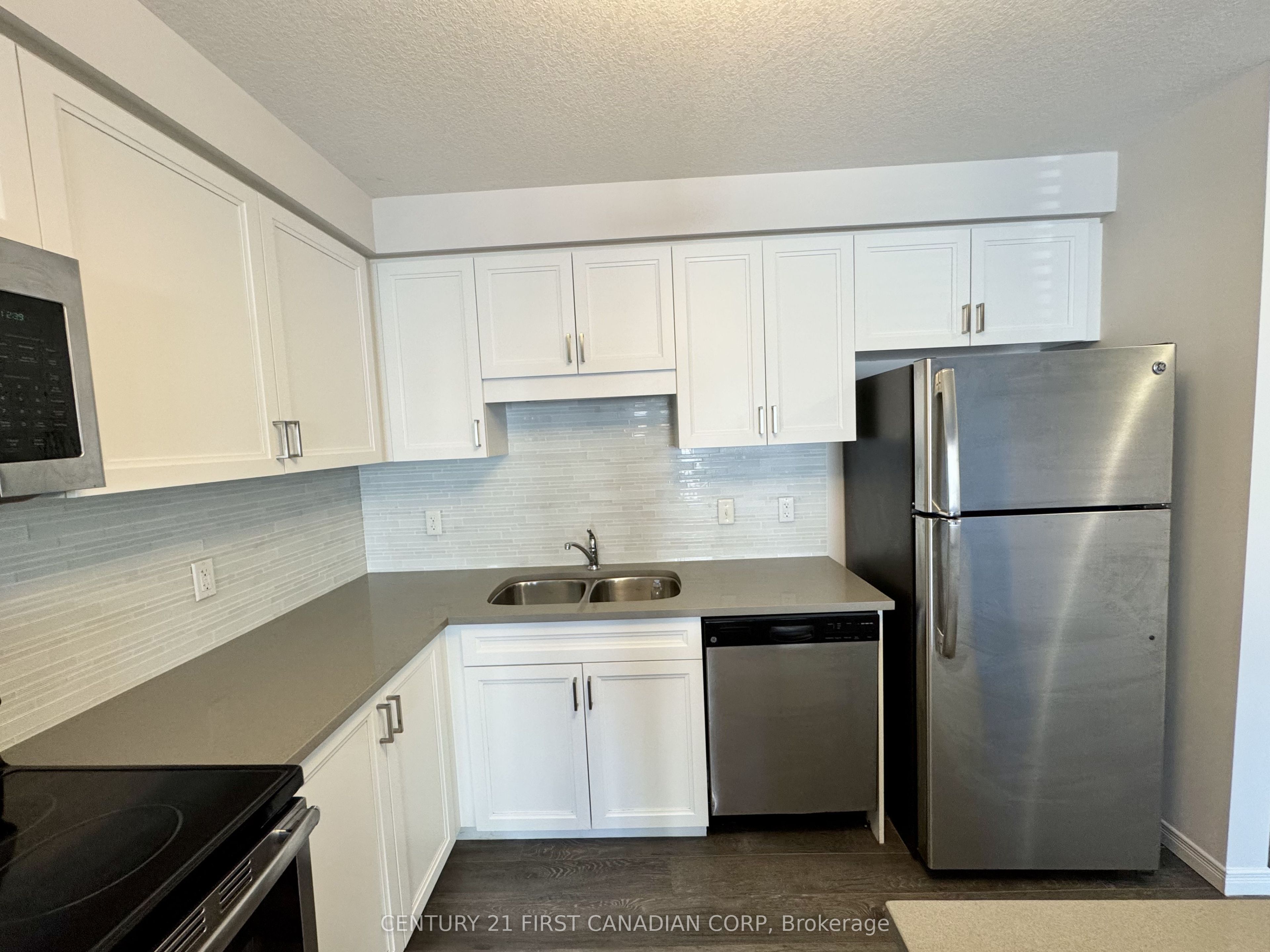 3186 Singleton Avenue Property Photo 5