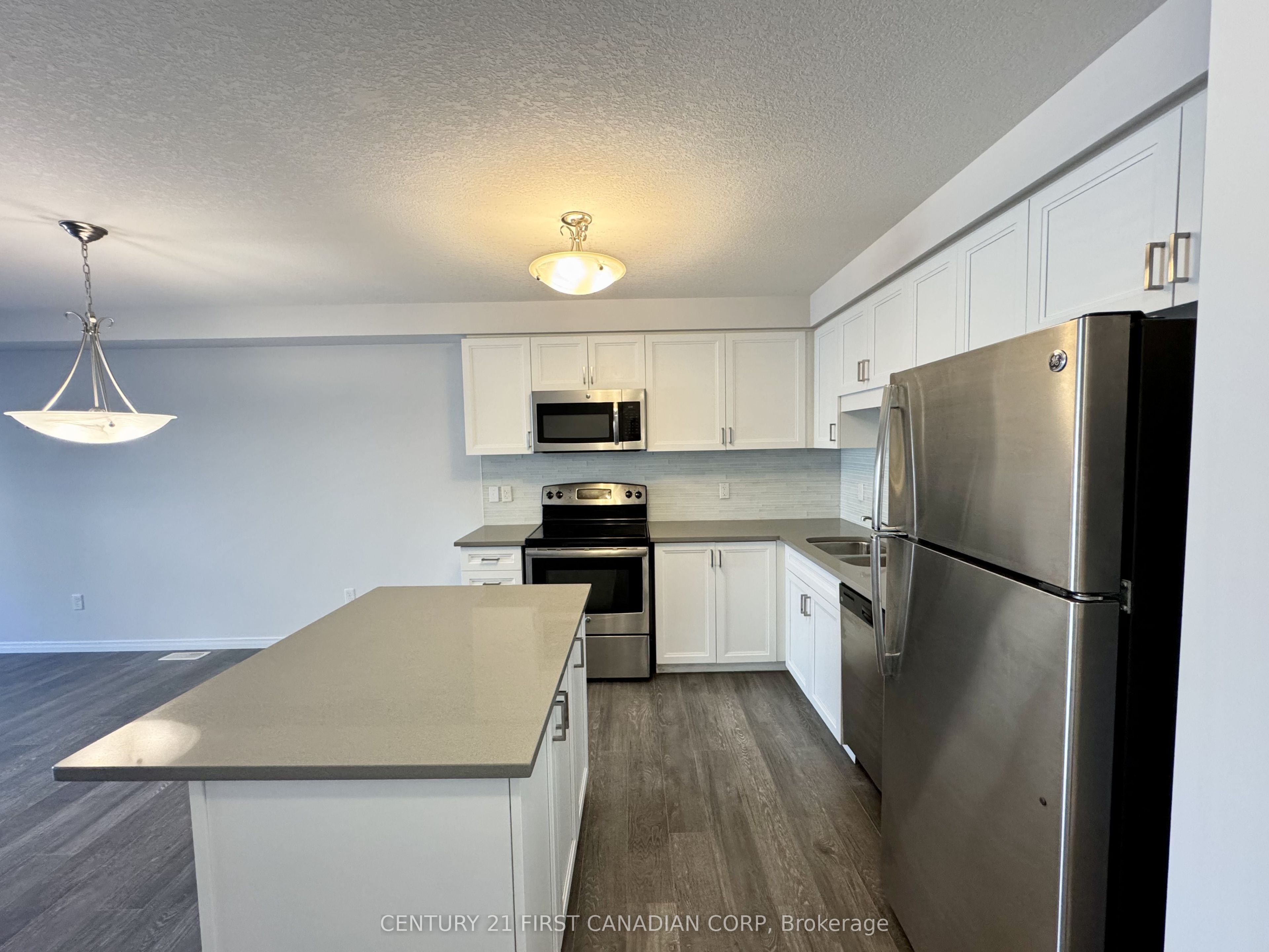 3186 Singleton Avenue Property Photo 6