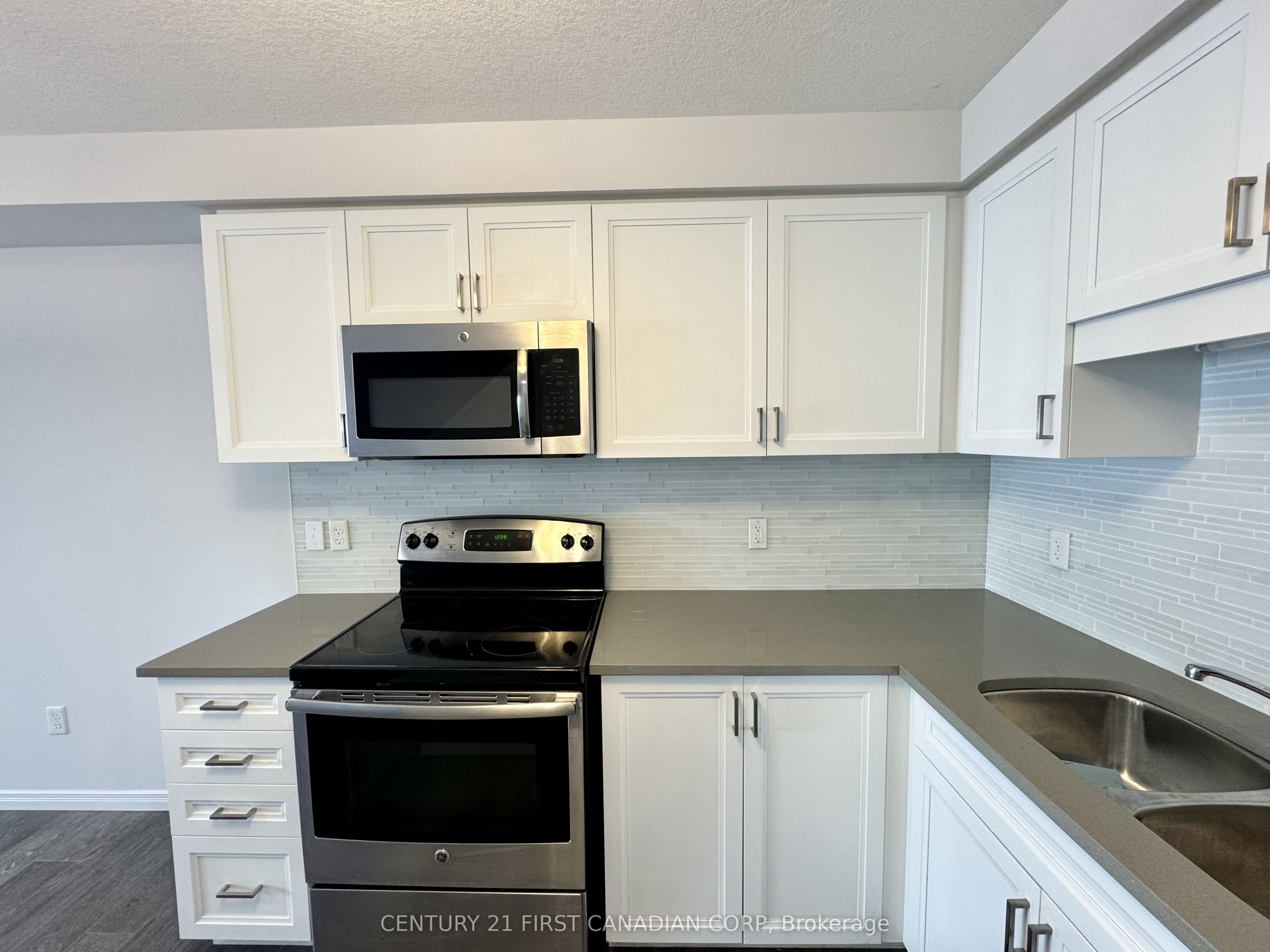 3186 Singleton Avenue Property Photo 7