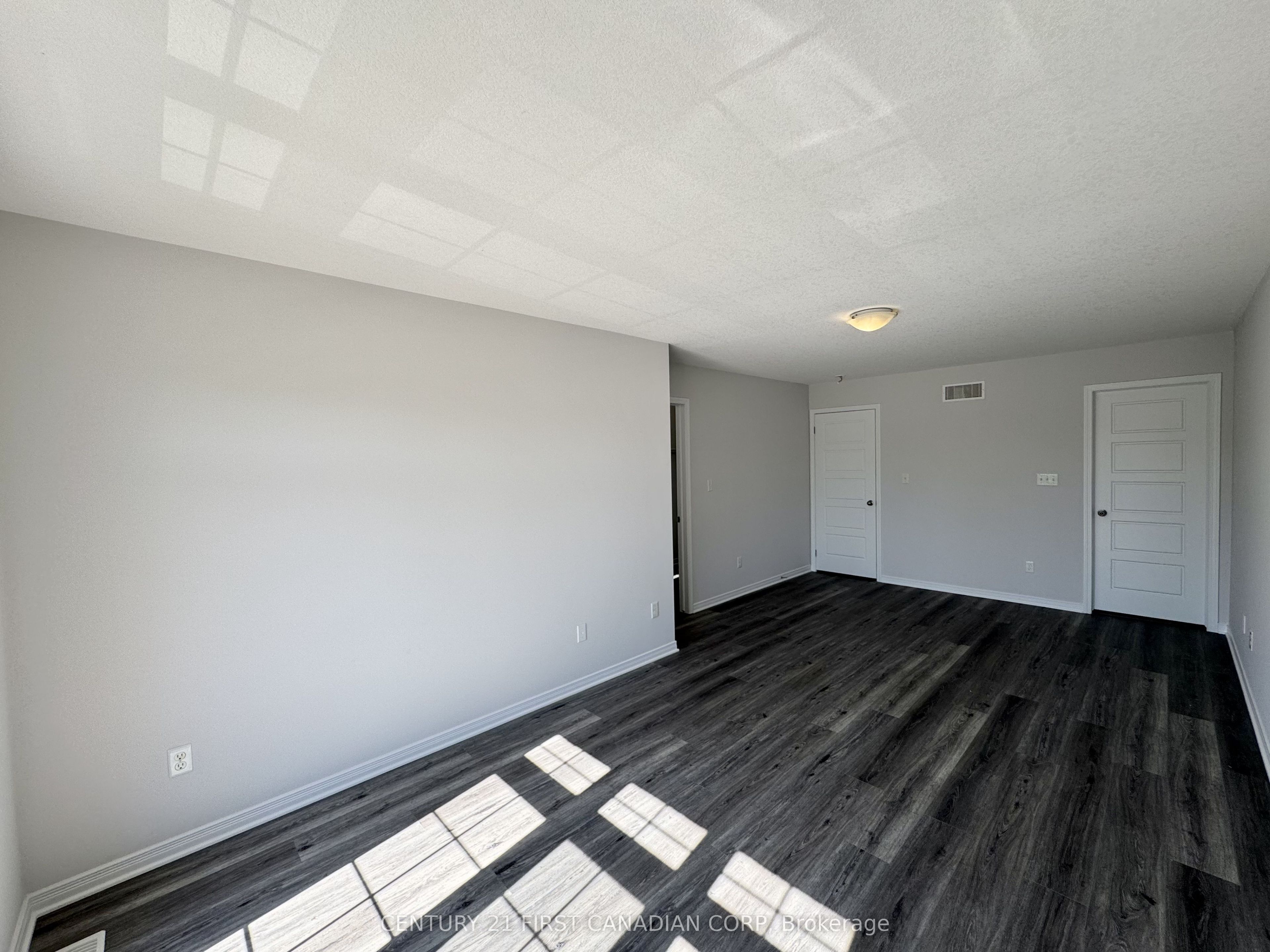 3186 Singleton Avenue Property Photo 14