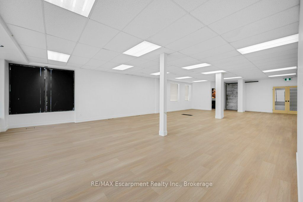 590 Barton Street E Property Photo 6