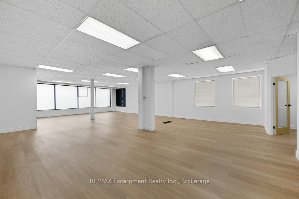 590 Barton Street E Property Photo 12