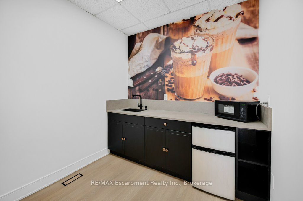 590 Barton Street E Property Photo 15