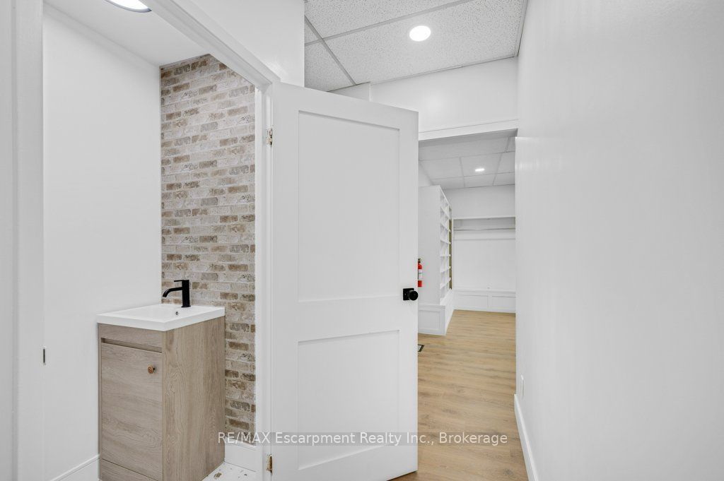 590 Barton Street E Property Photo 21
