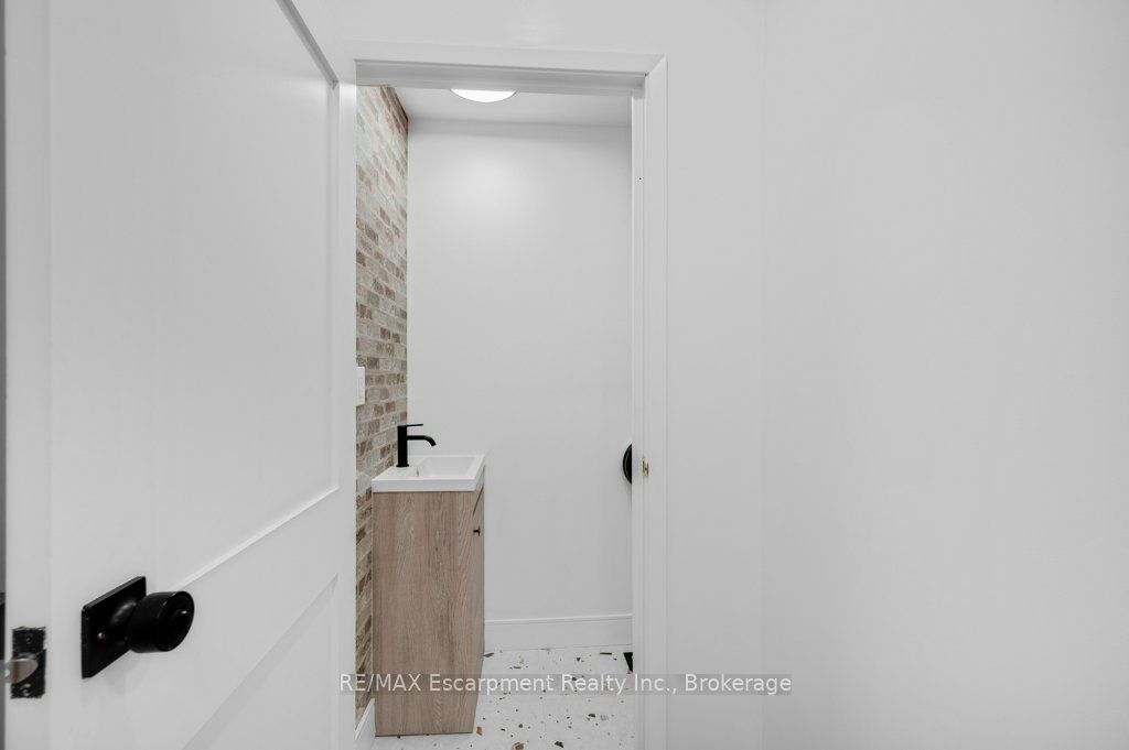590 Barton Street E Property Photo 22