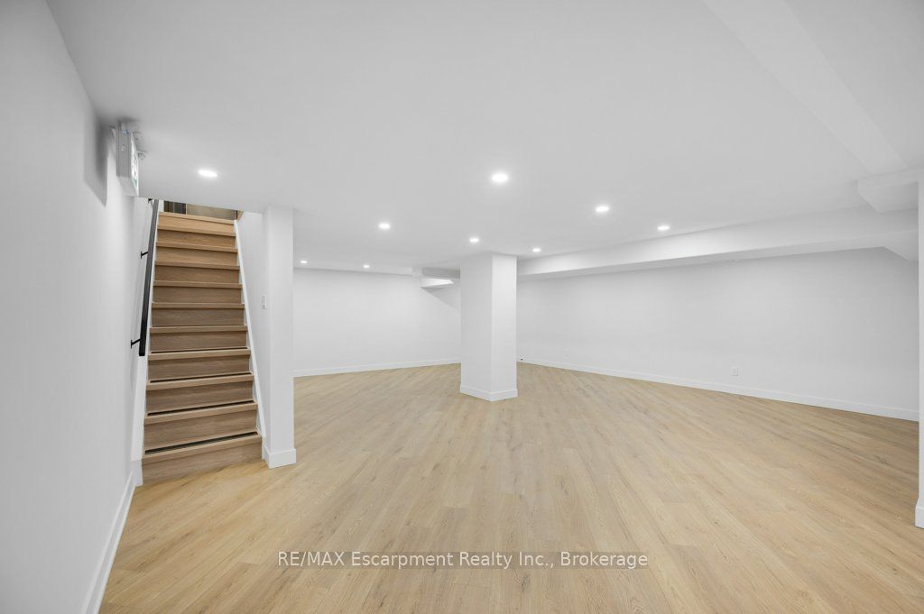 590 Barton Street E Property Photo 23