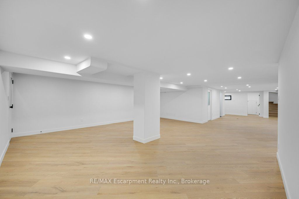 590 Barton Street E Property Photo 25