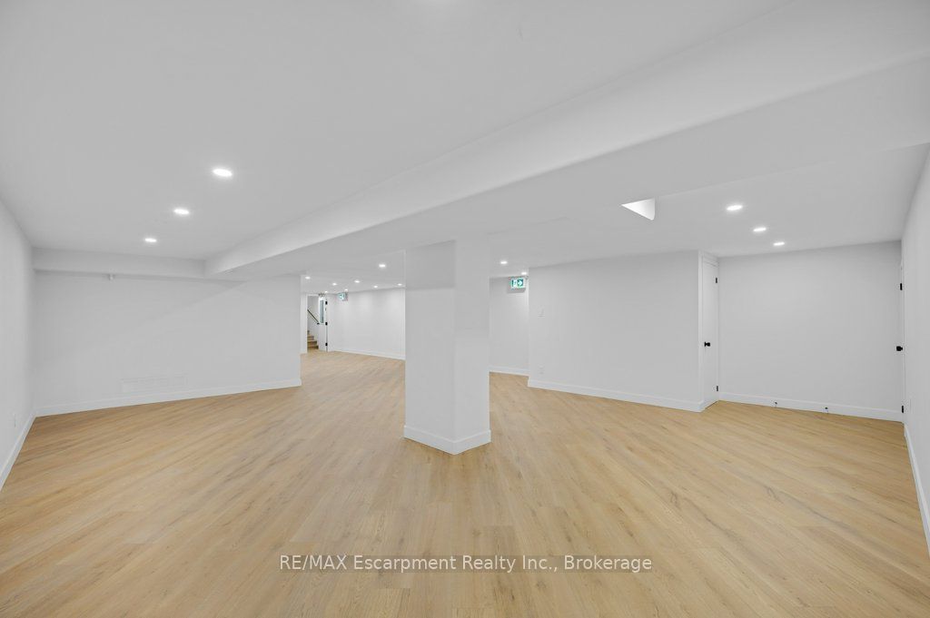 590 Barton Street E Property Photo 26