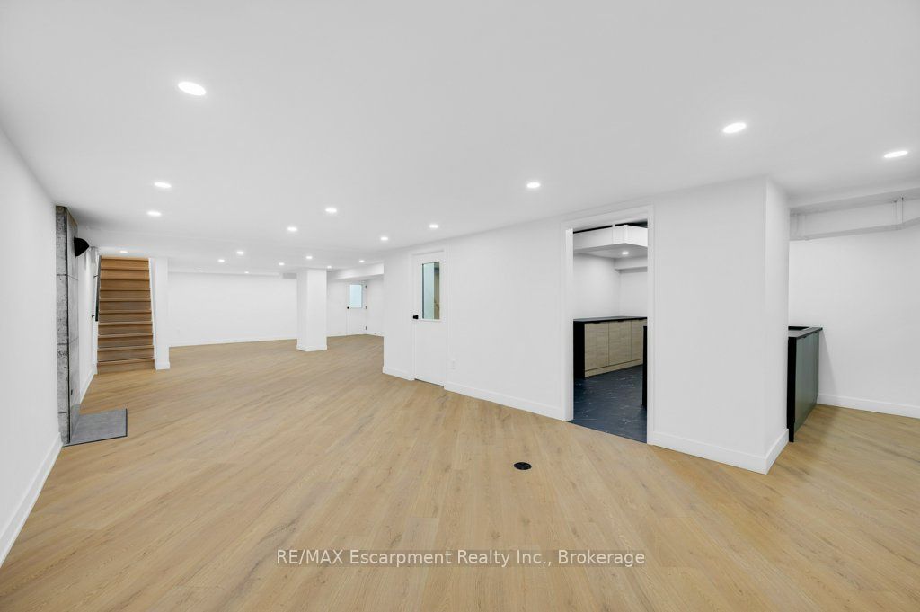 590 Barton Street E Property Photo 28