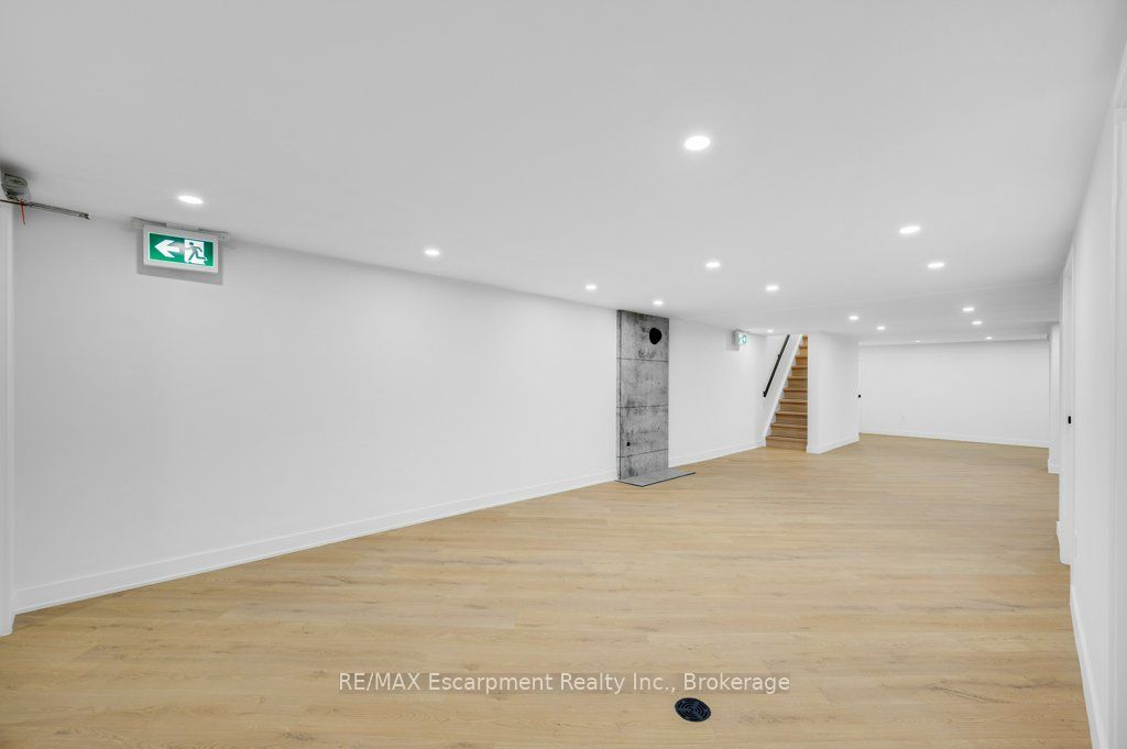 590 Barton Street E Property Photo 30