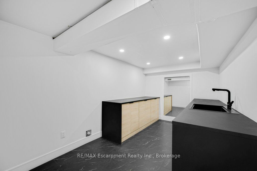 590 Barton Street E Property Photo 31