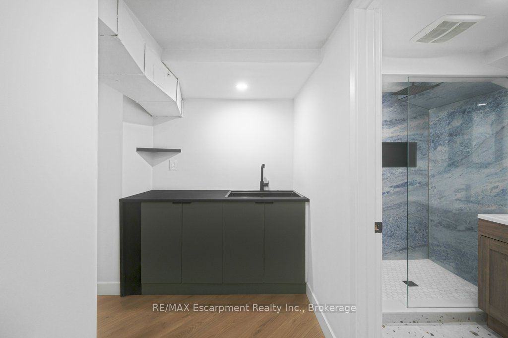 590 Barton Street E Property Photo 32