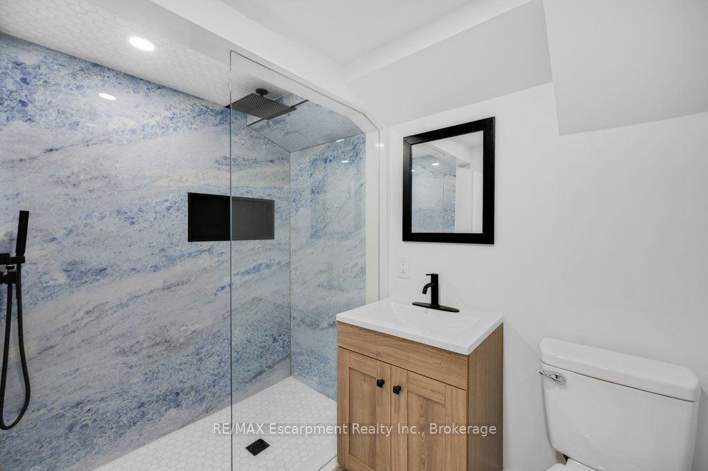 590 Barton Street E Property Photo 33