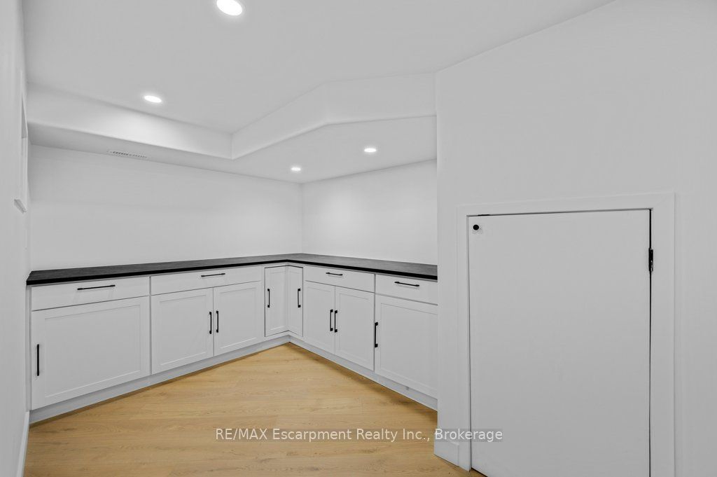 590 Barton Street E Property Photo 34