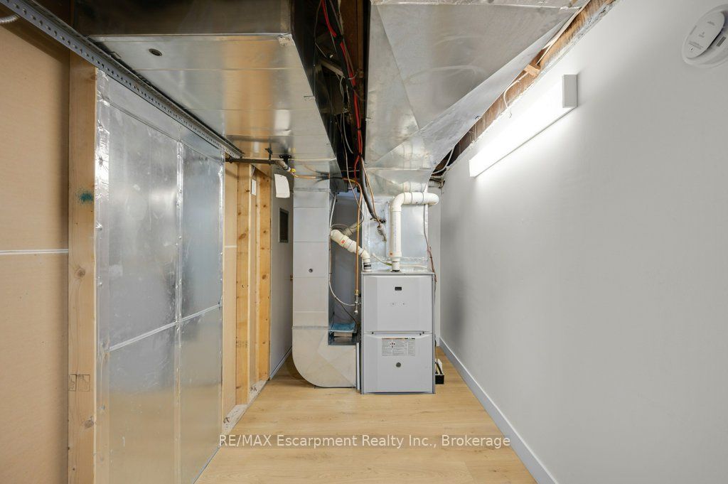 590 Barton Street E Property Photo 35