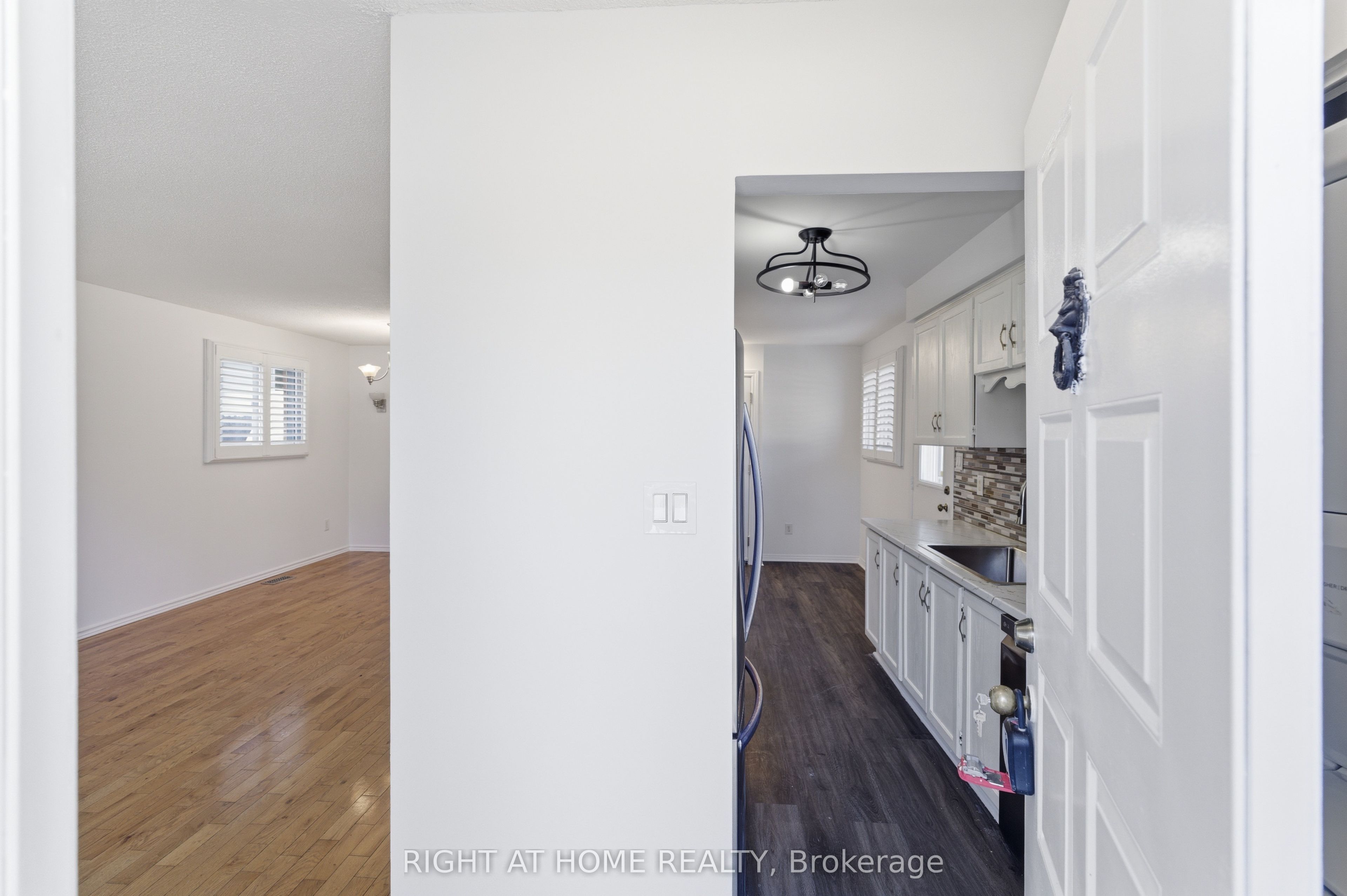 341 Rexford Drive Property Photo 4