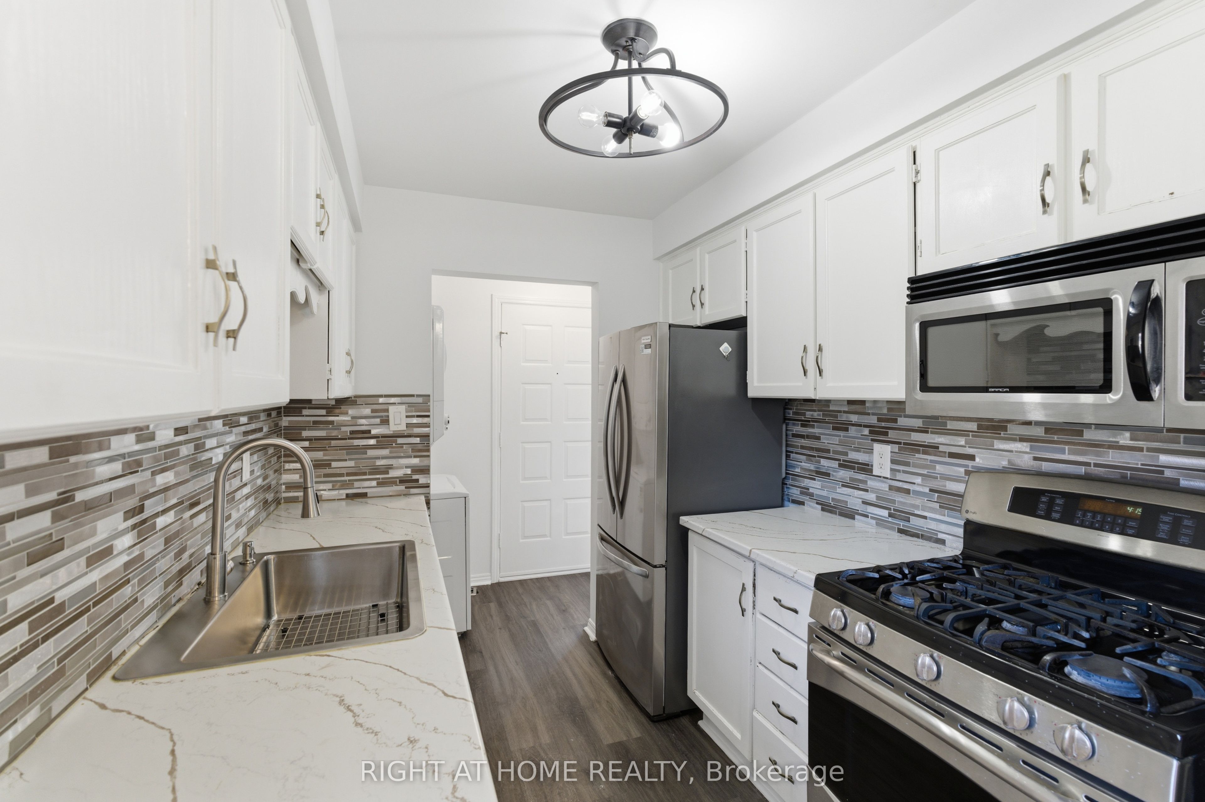 341 Rexford Drive Property Photo 12