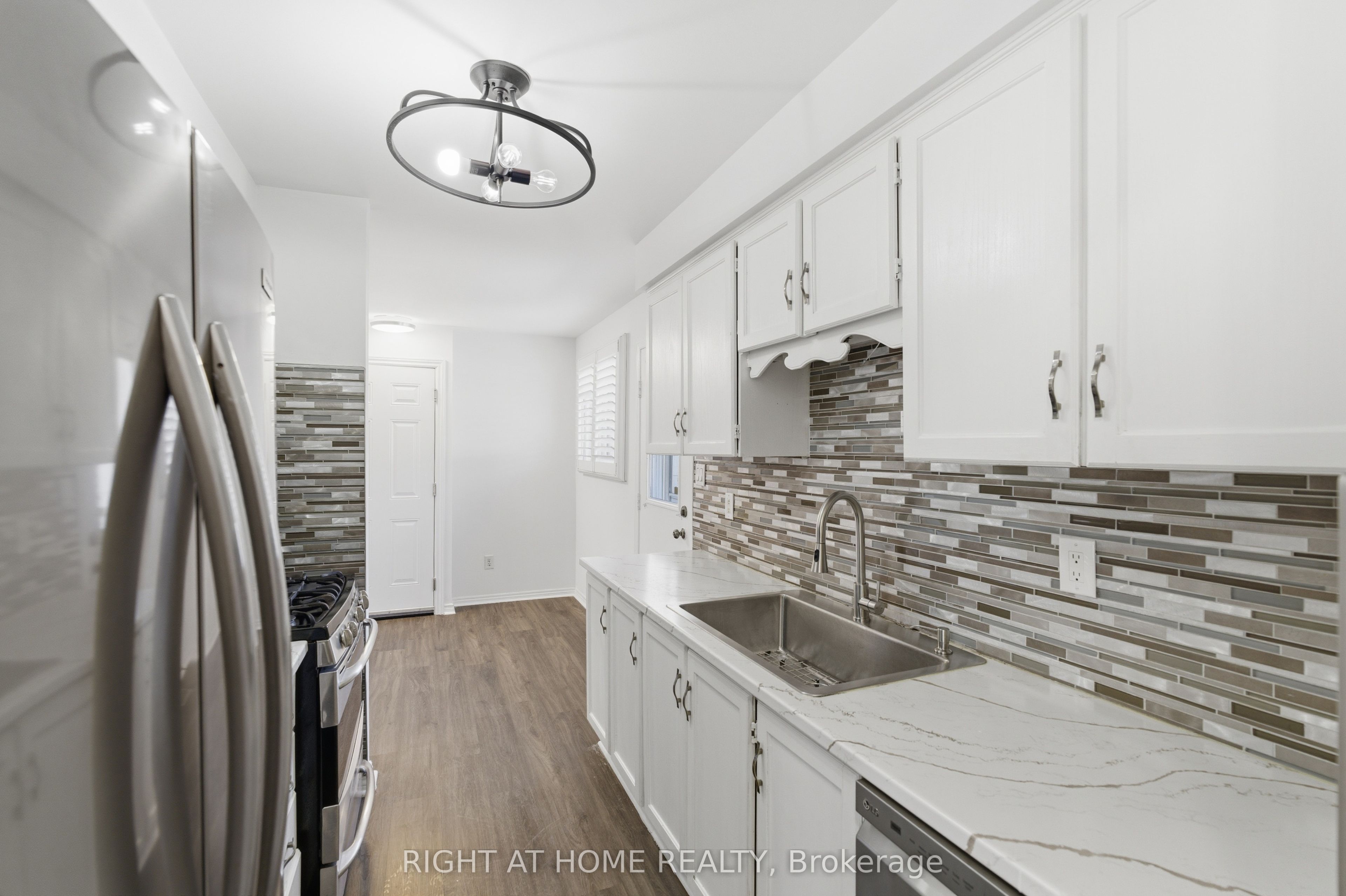 341 Rexford Drive Property Photo 13