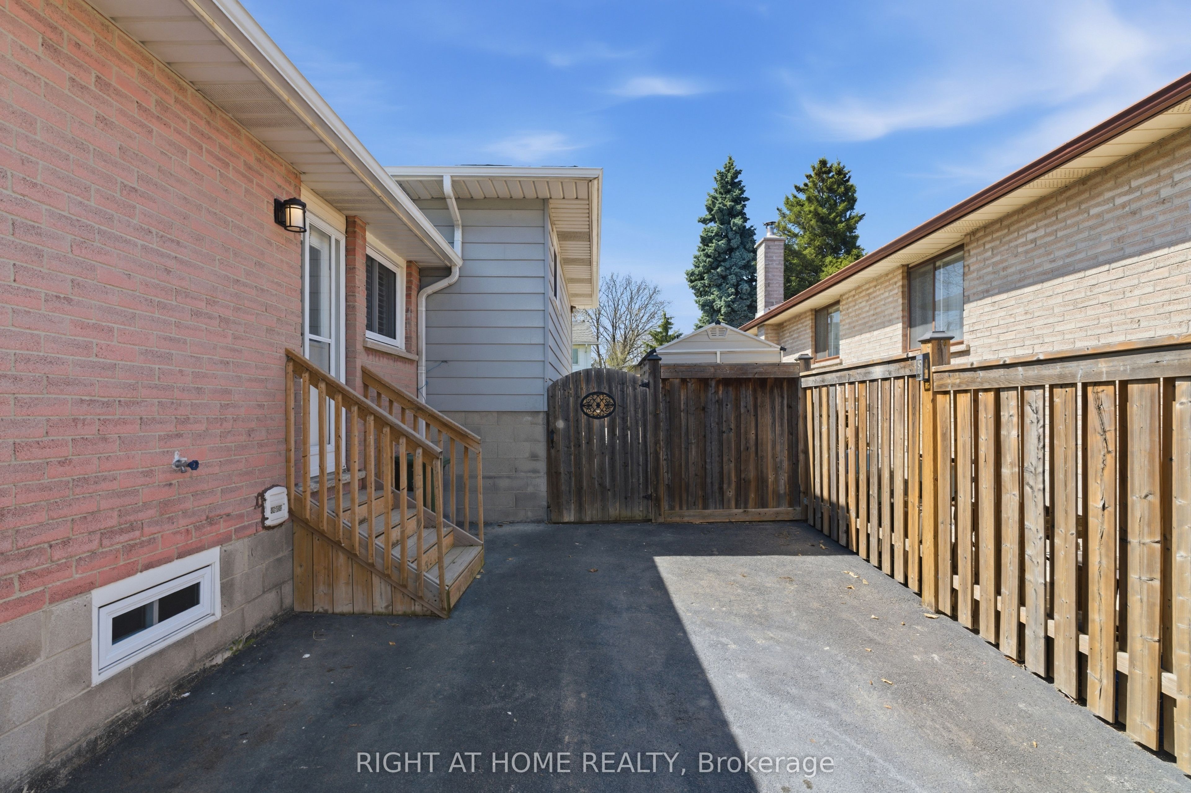 341 Rexford Drive Property Photo 22