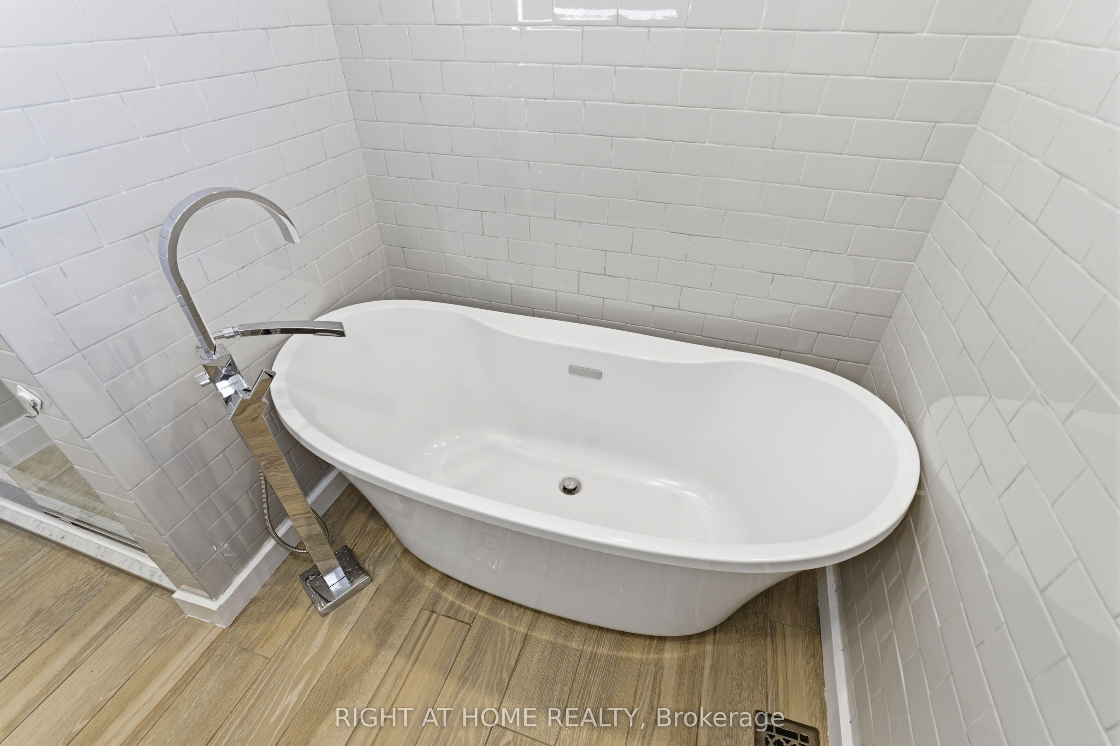 341 Rexford Drive Property Photo 24
