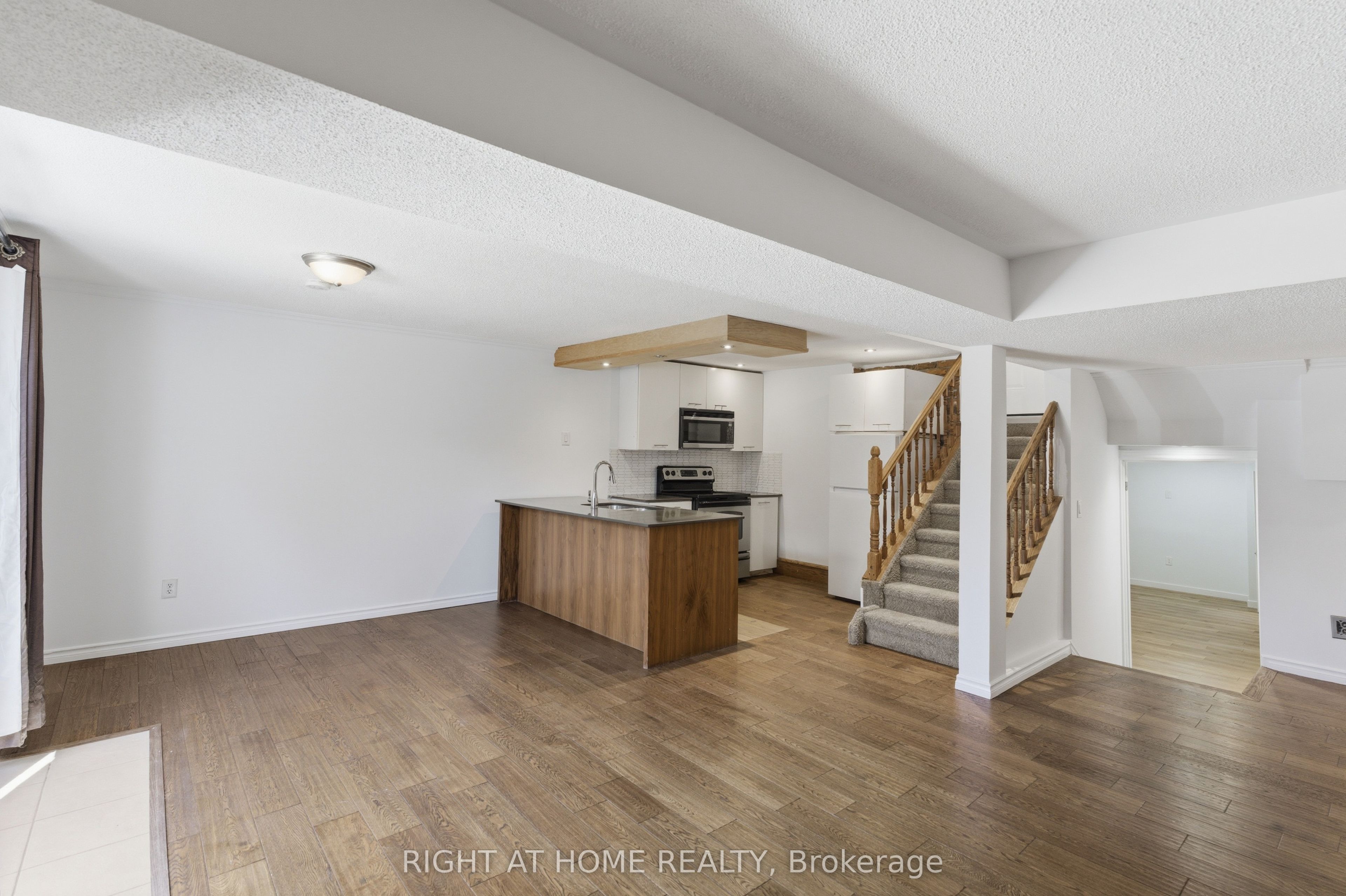 341 Rexford Drive Property Photo 28