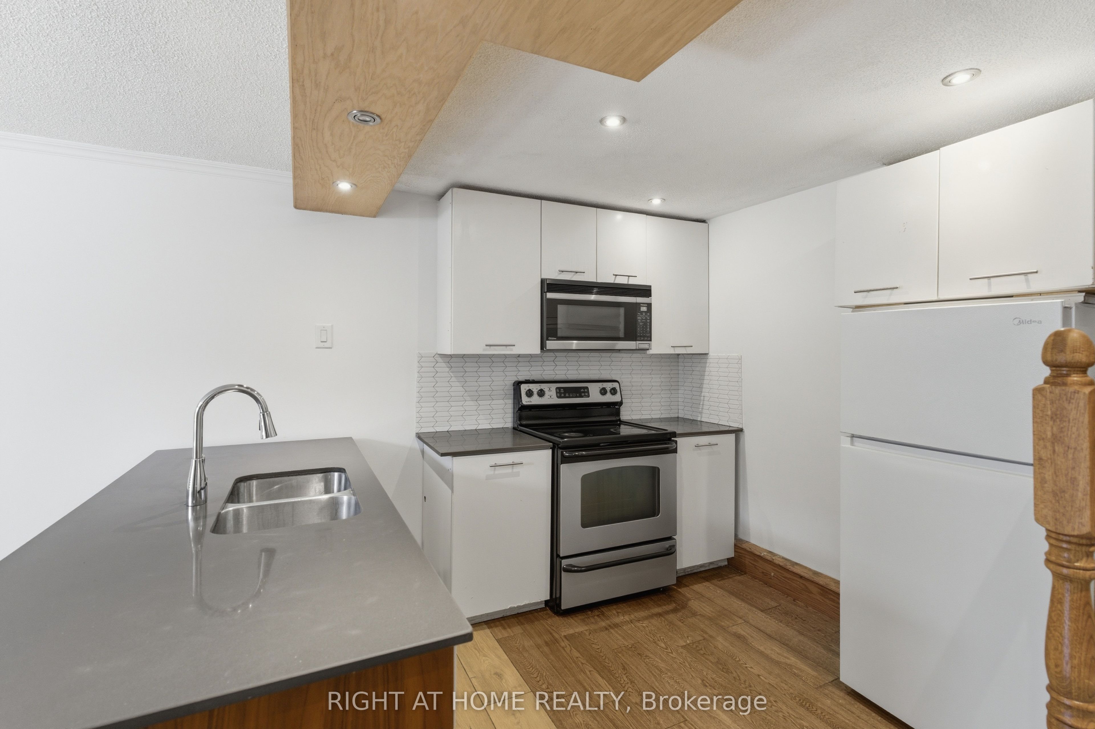 341 Rexford Drive Property Photo 29