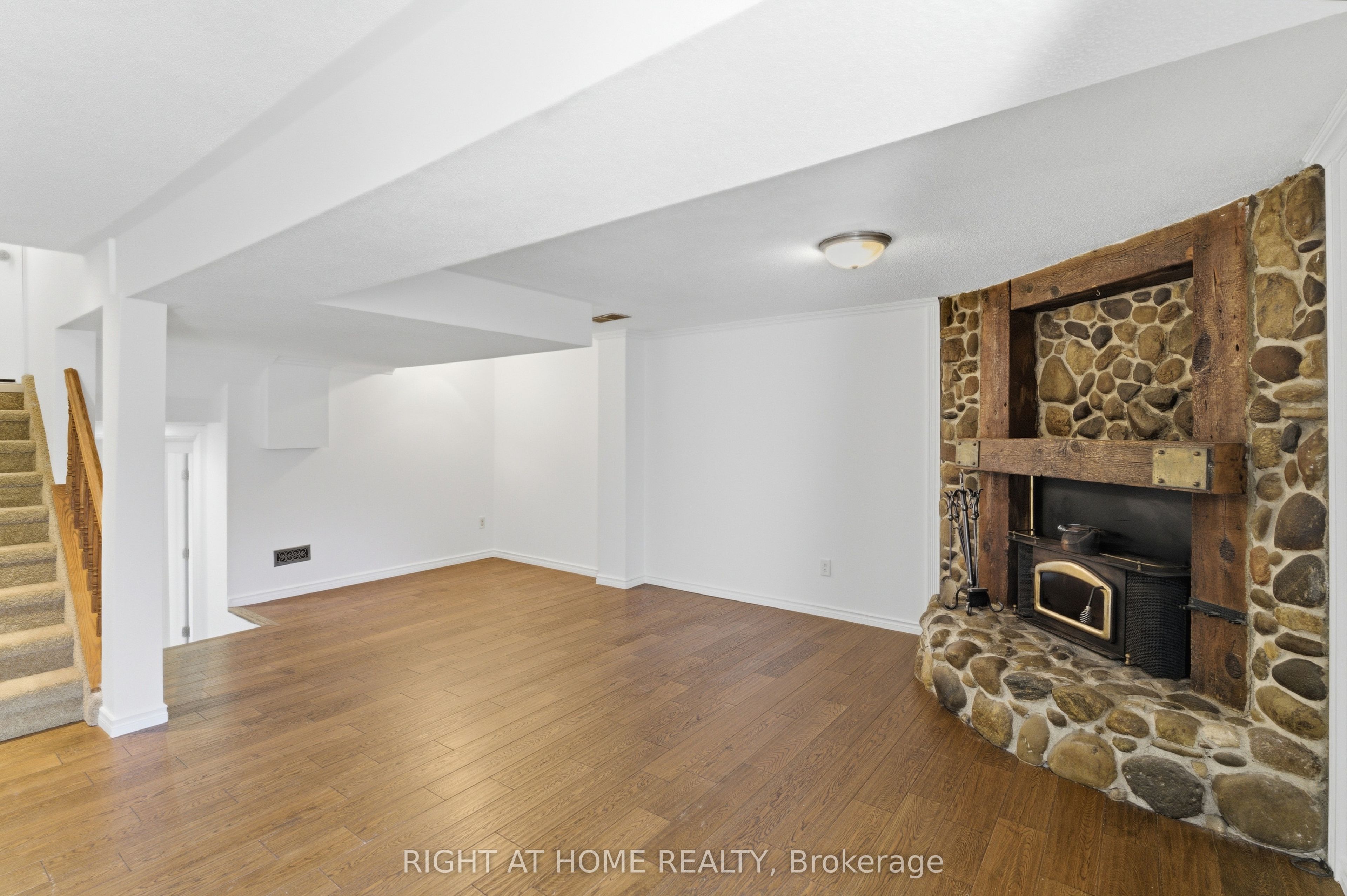 341 Rexford Drive Property Photo 32