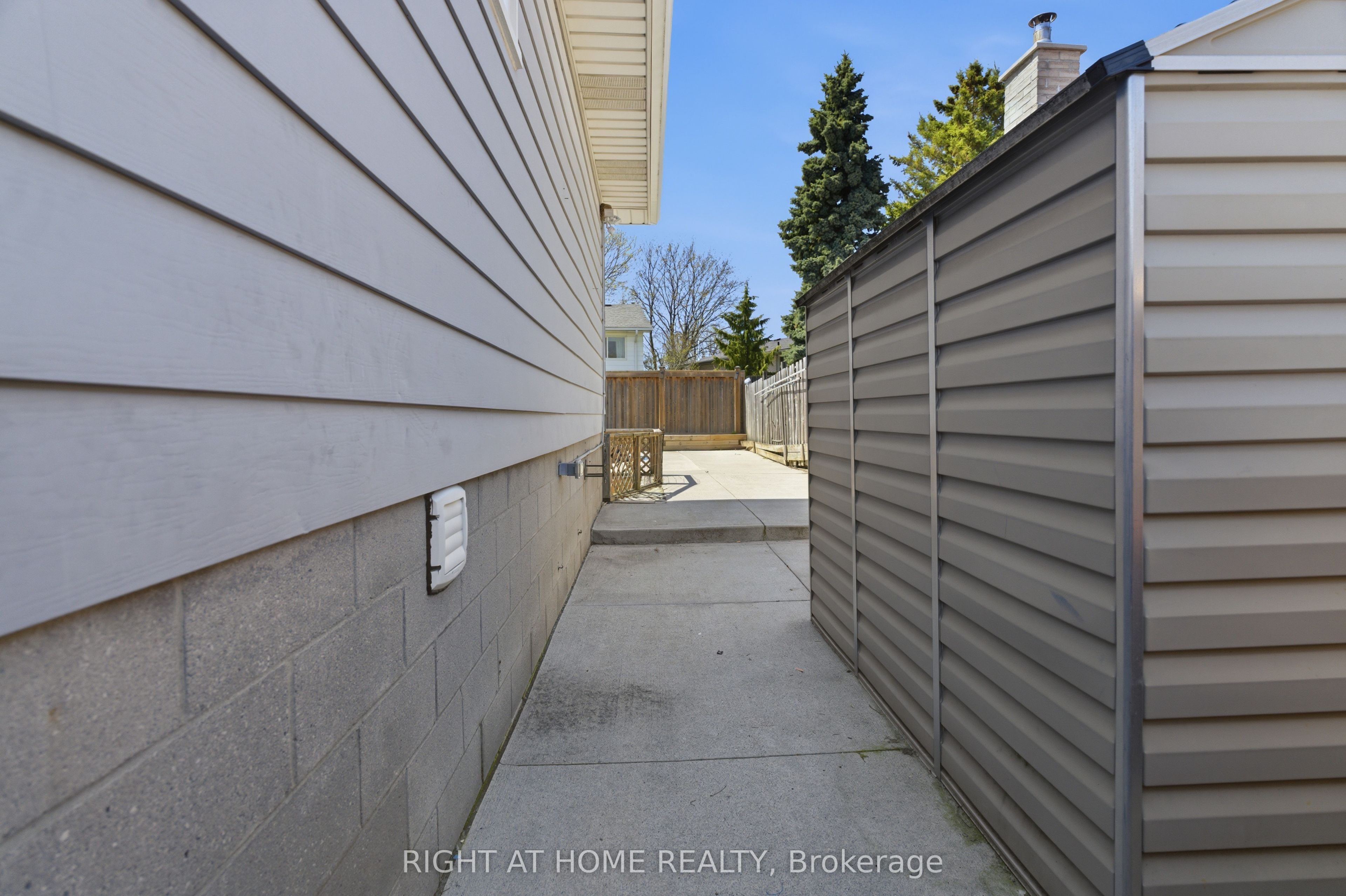 341 Rexford Drive Property Photo 43