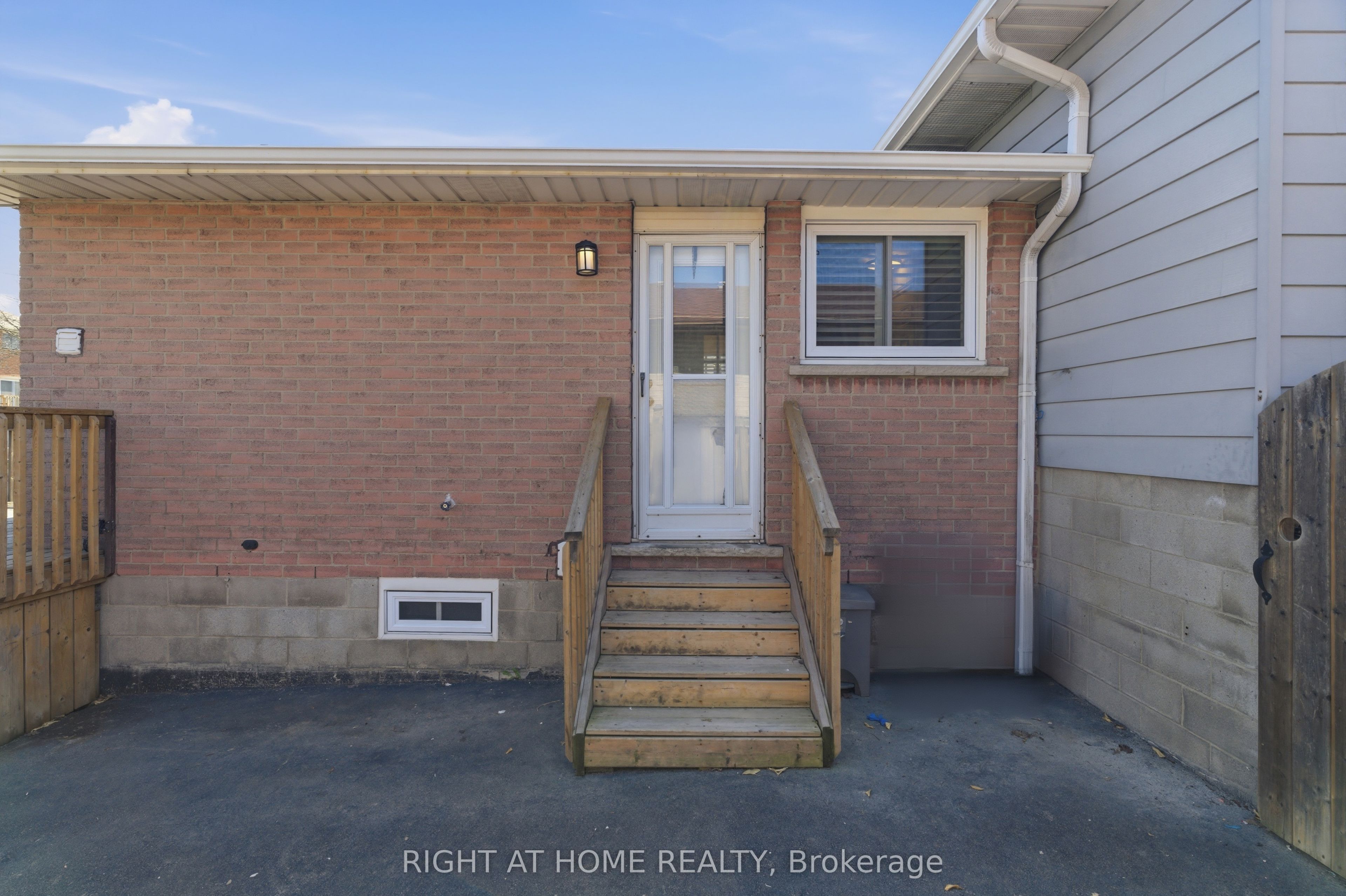 341 Rexford Drive Property Photo 44