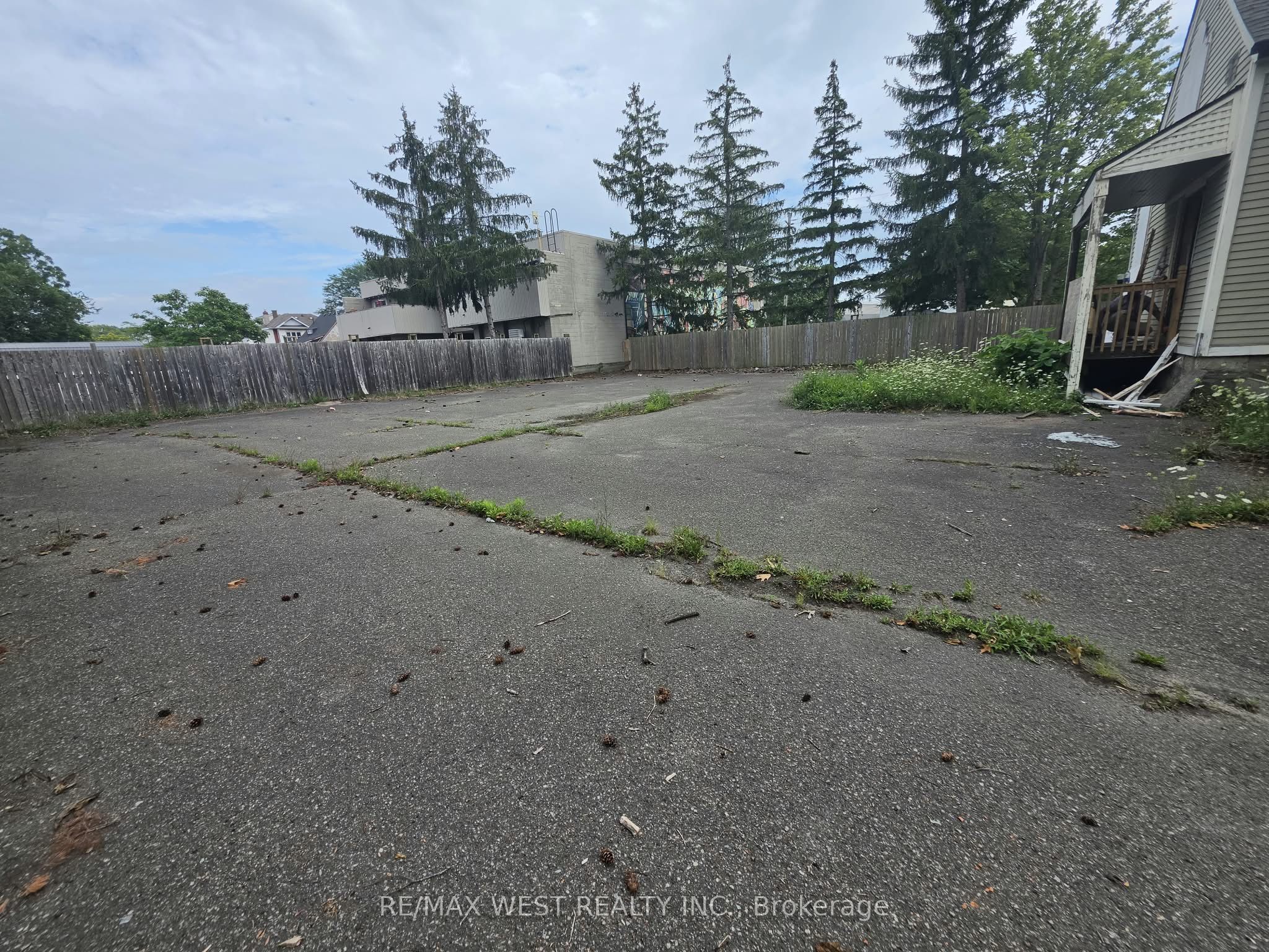 24 Burgar Street Property Photo 6