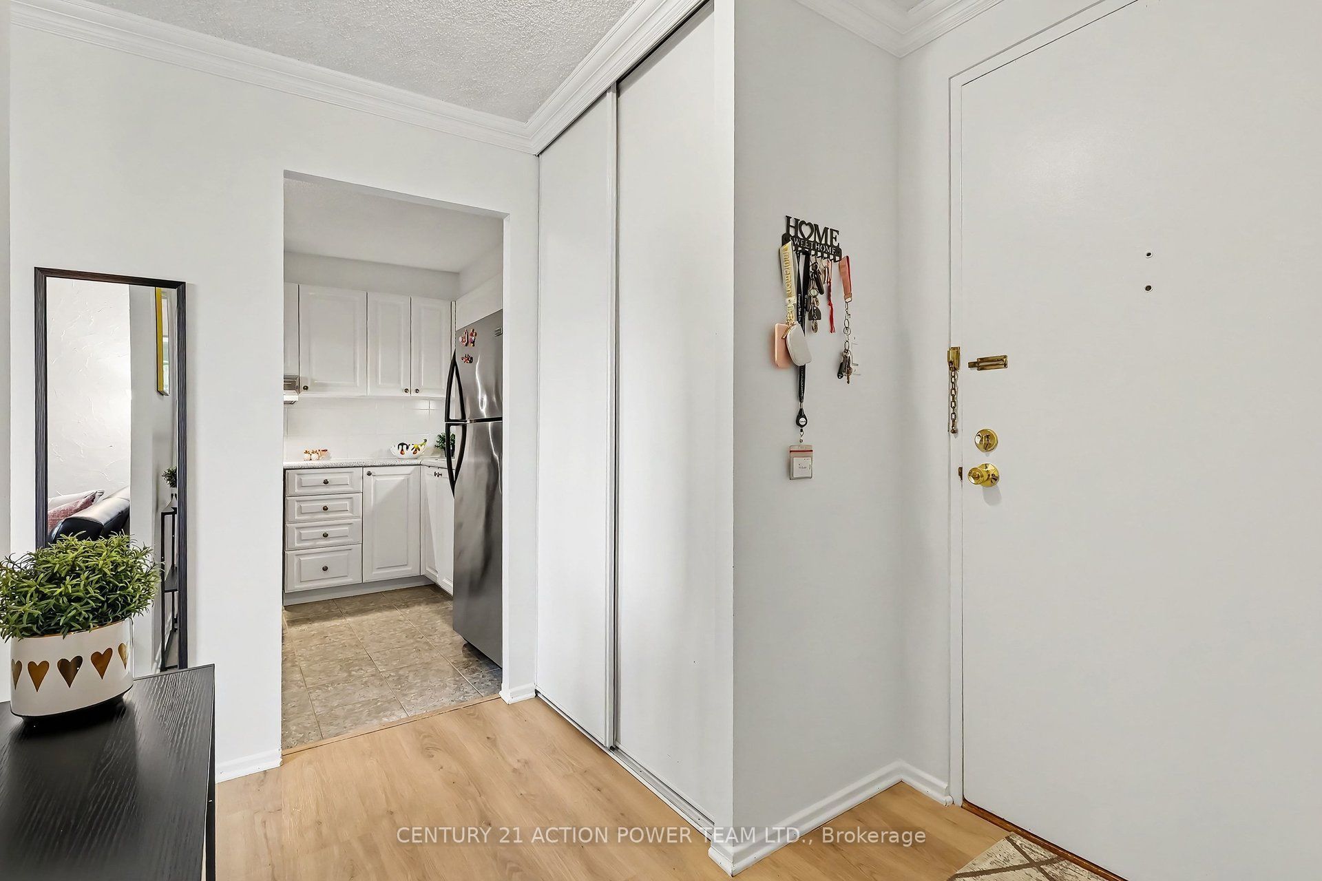 915 Elmsmere Road 1006 Property Photo 3