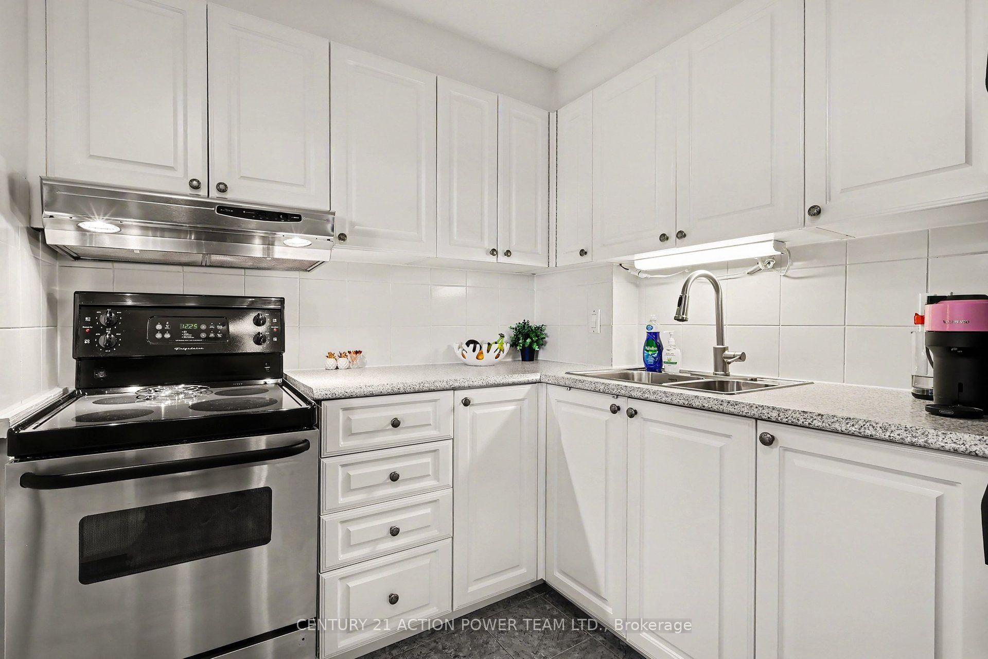 915 Elmsmere Road 1006 Property Photo 5