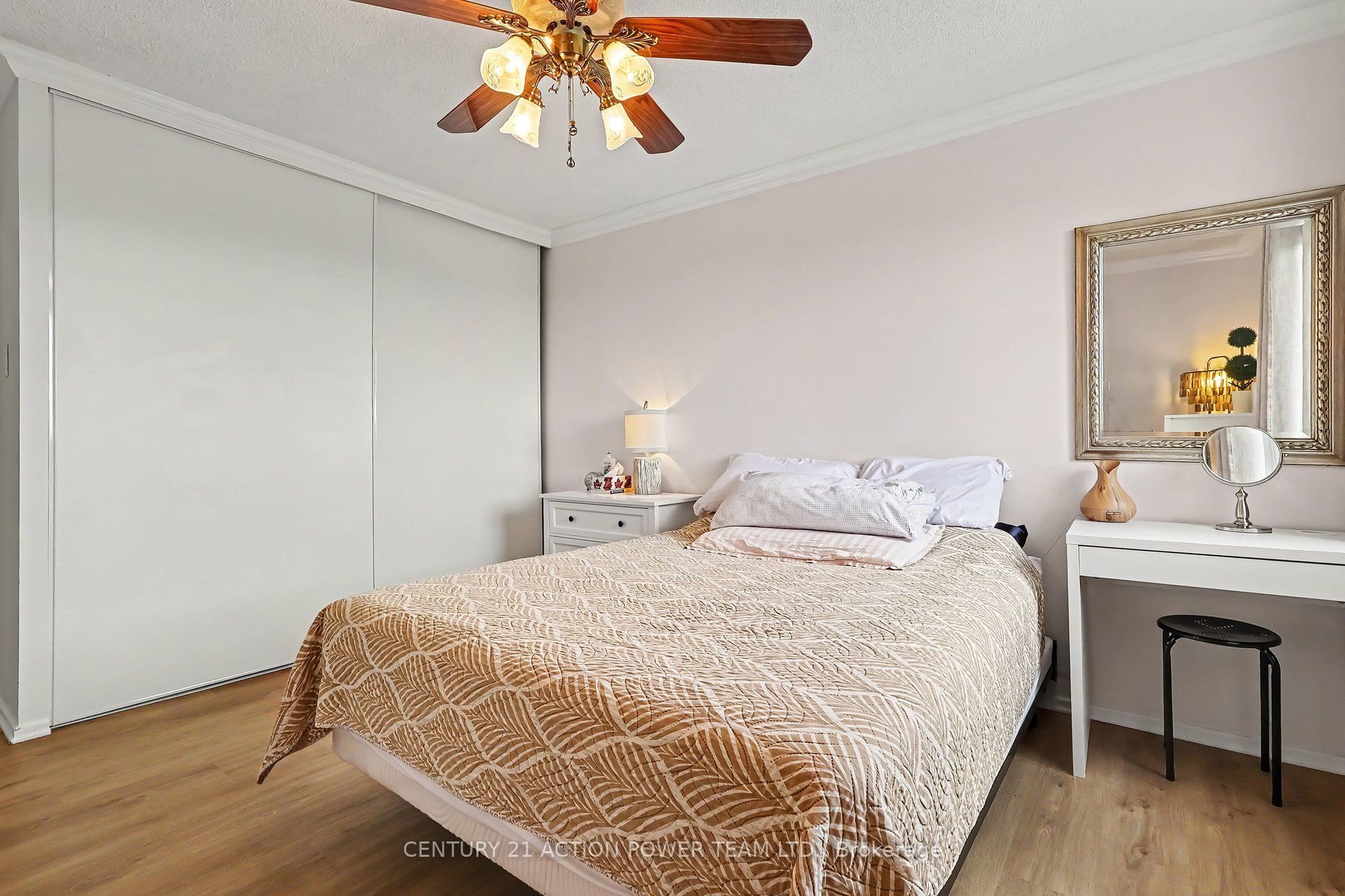915 Elmsmere Road 1006 Property Photo 12