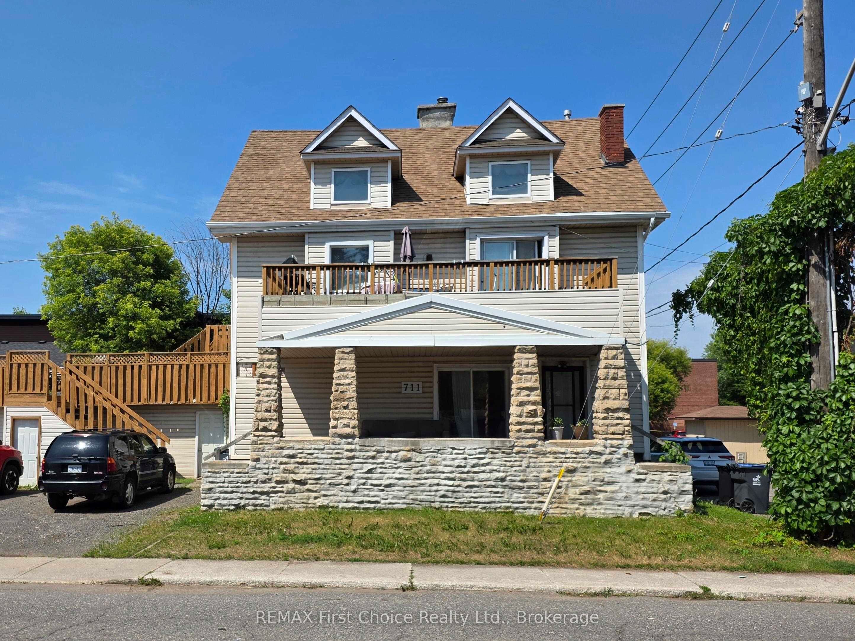 711 Ridgeway Street E