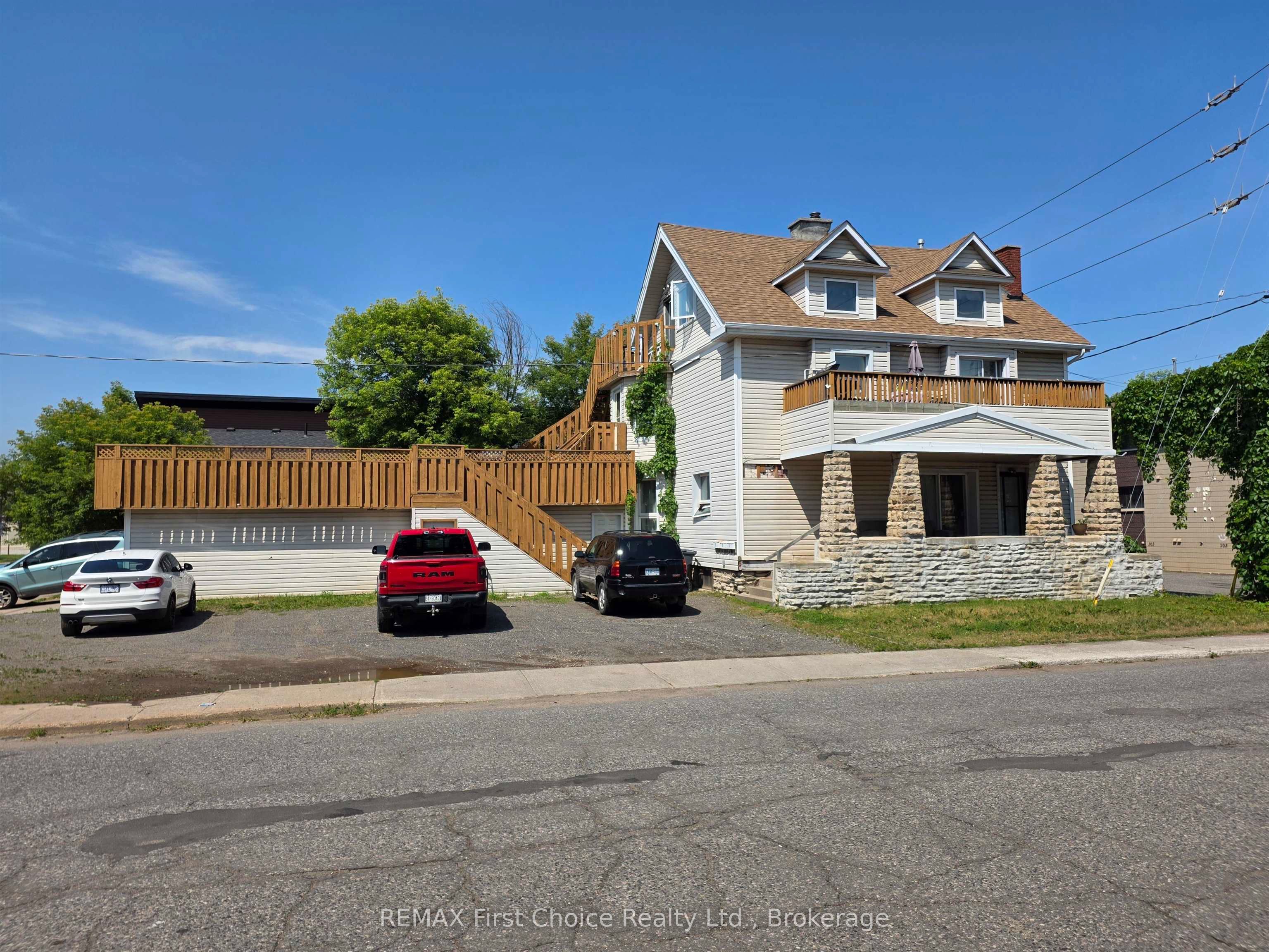 711 Ridgeway Street E Property Photo 2