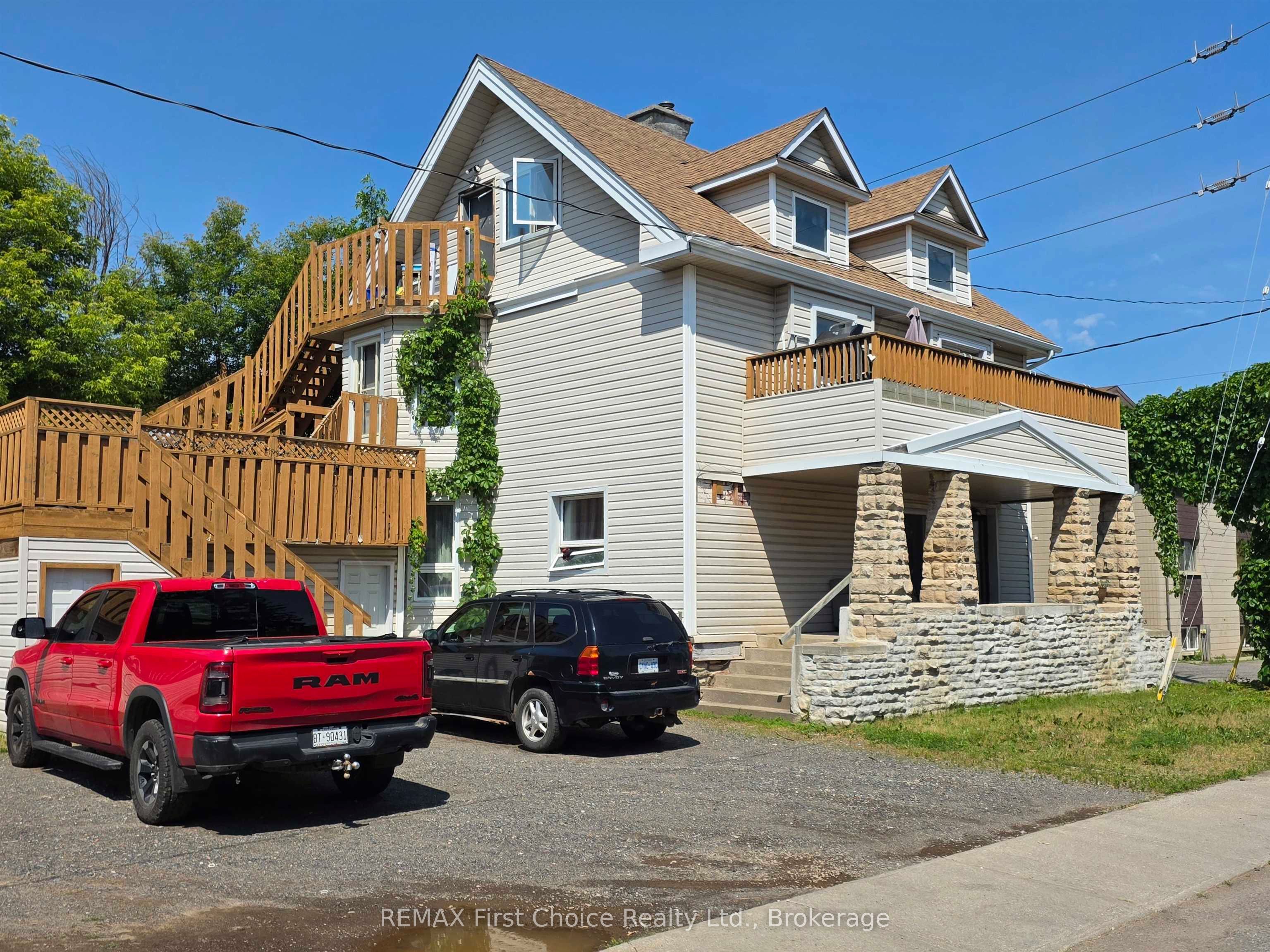 711 Ridgeway Street E Property Photo 3