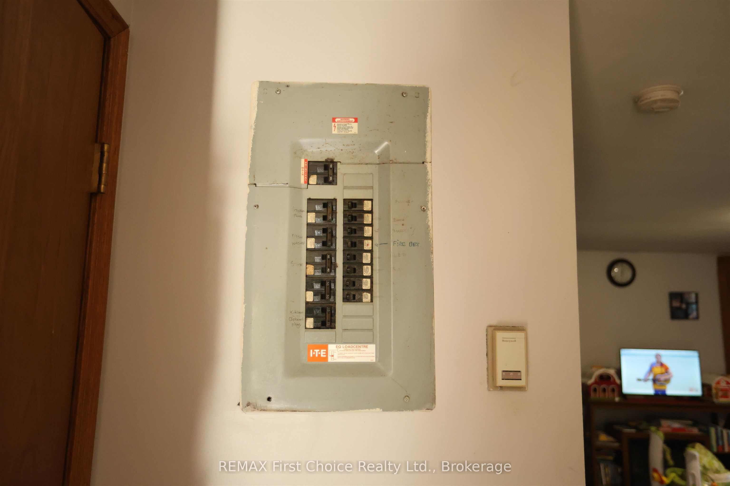 711 Ridgeway Street E Property Photo 8