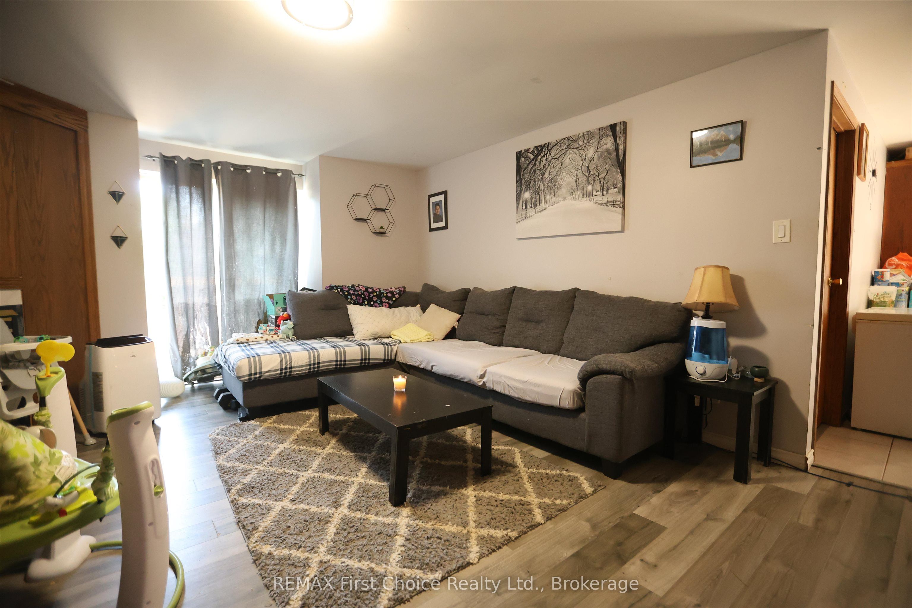 711 Ridgeway Street E Property Photo 9