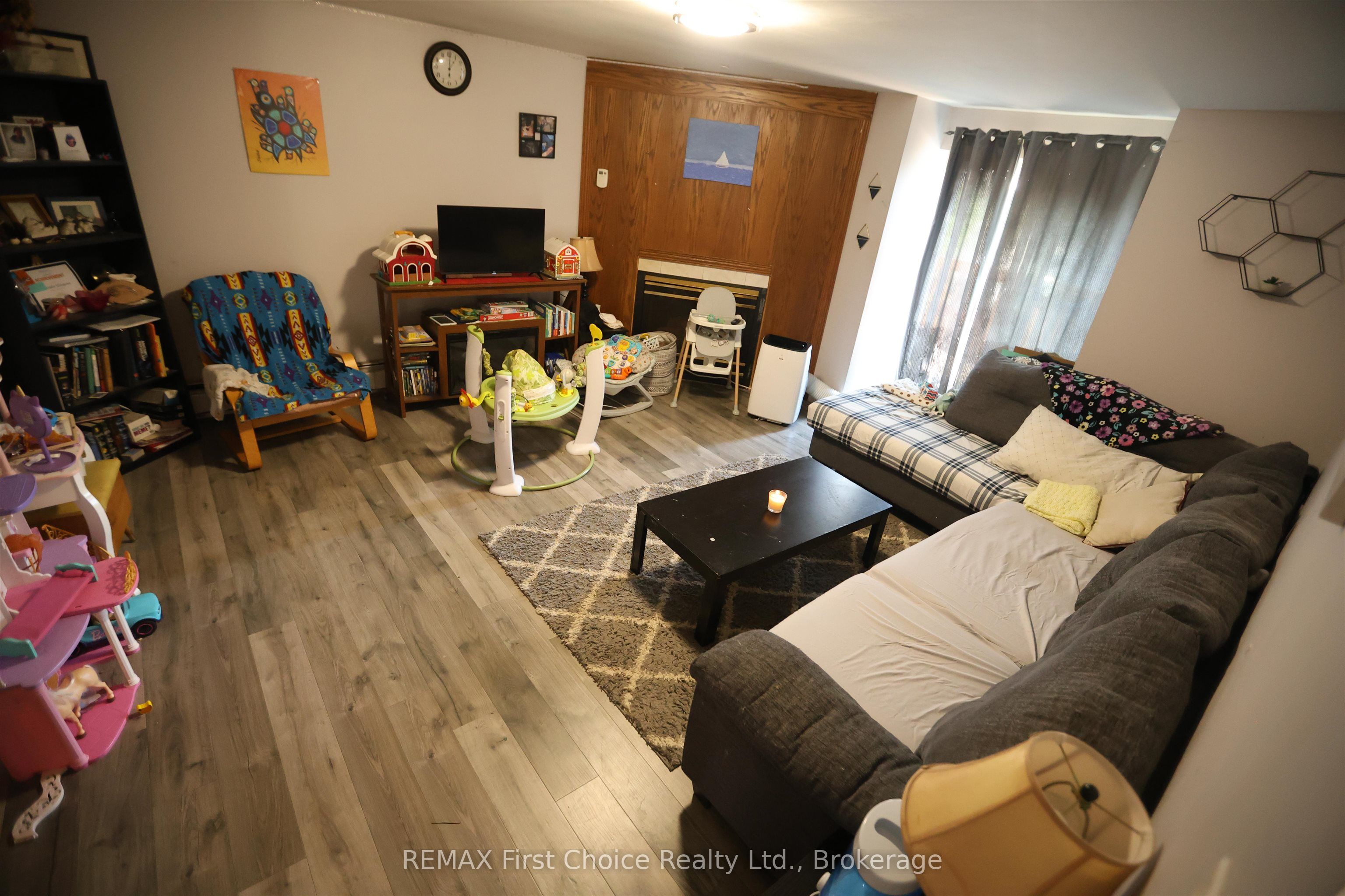 711 Ridgeway Street E Property Photo 10