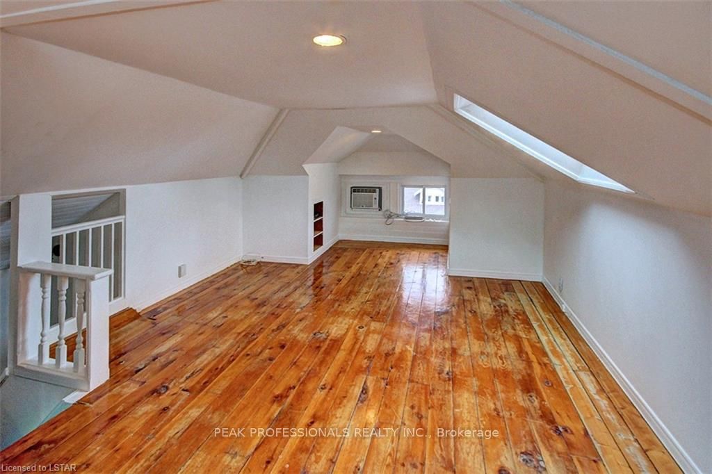 35 Cliftonvale Avenue Upper Unit Property Photo 11