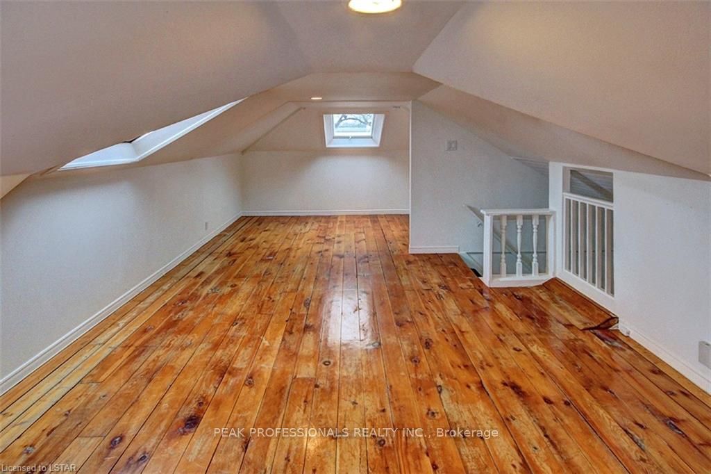 35 Cliftonvale Avenue Upper Unit Property Photo 12