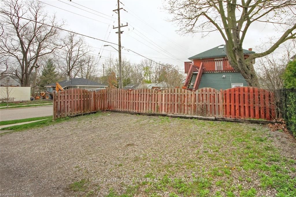 35 Cliftonvale Avenue Upper Unit Property Photo 17