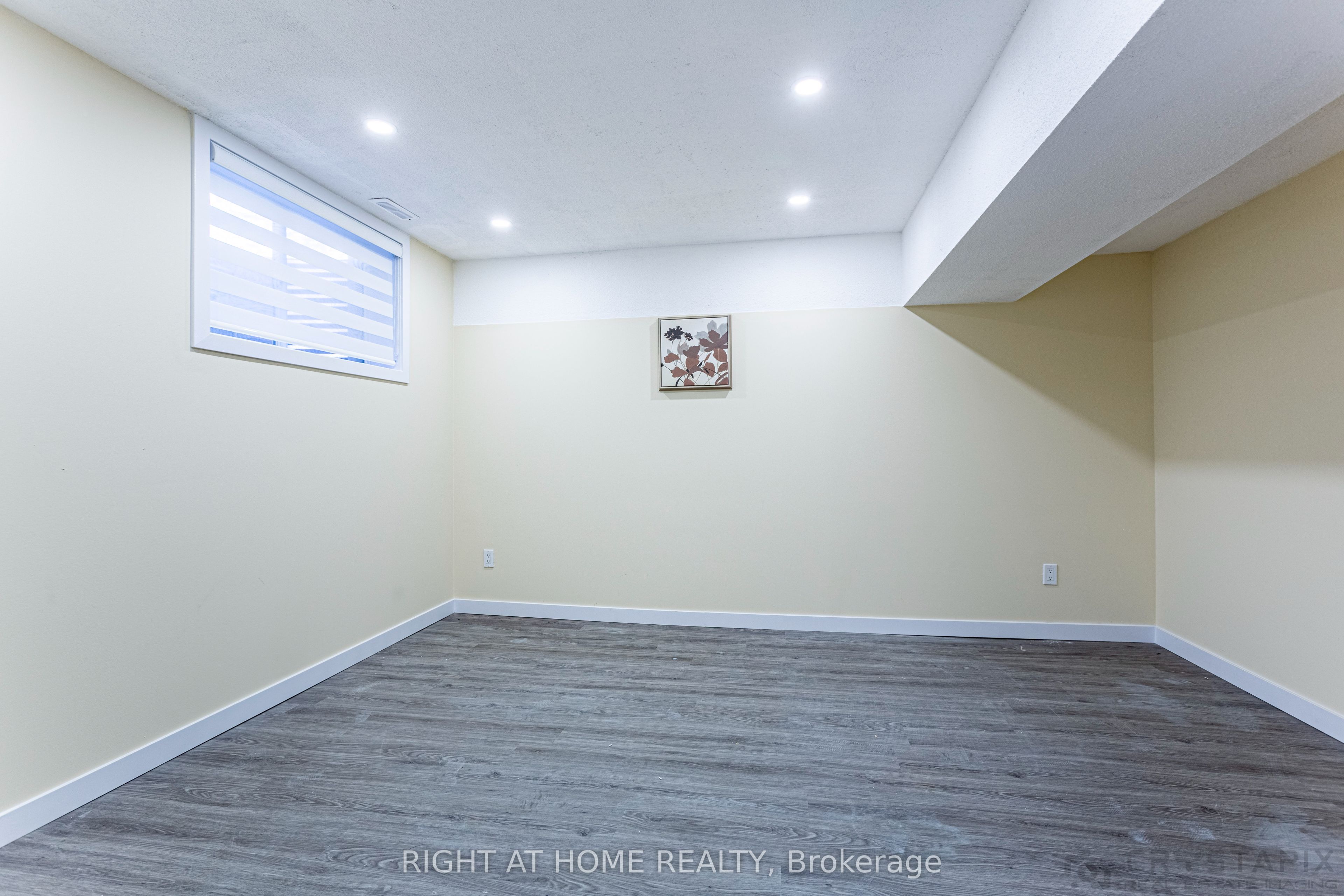 19 Windingway Crescent Lower Property Photo 3