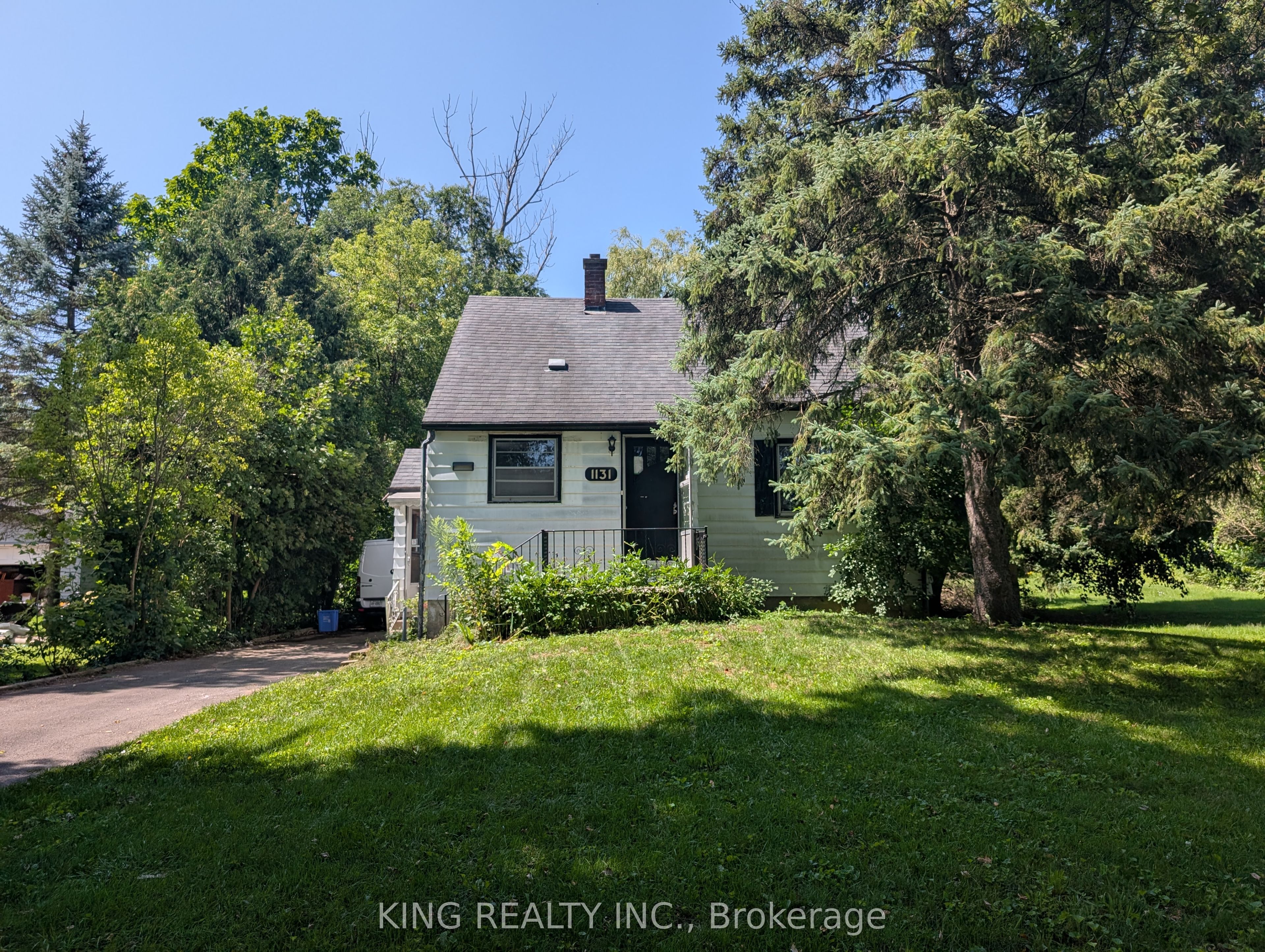 1131 Crumlin Side Road Property Photo 3