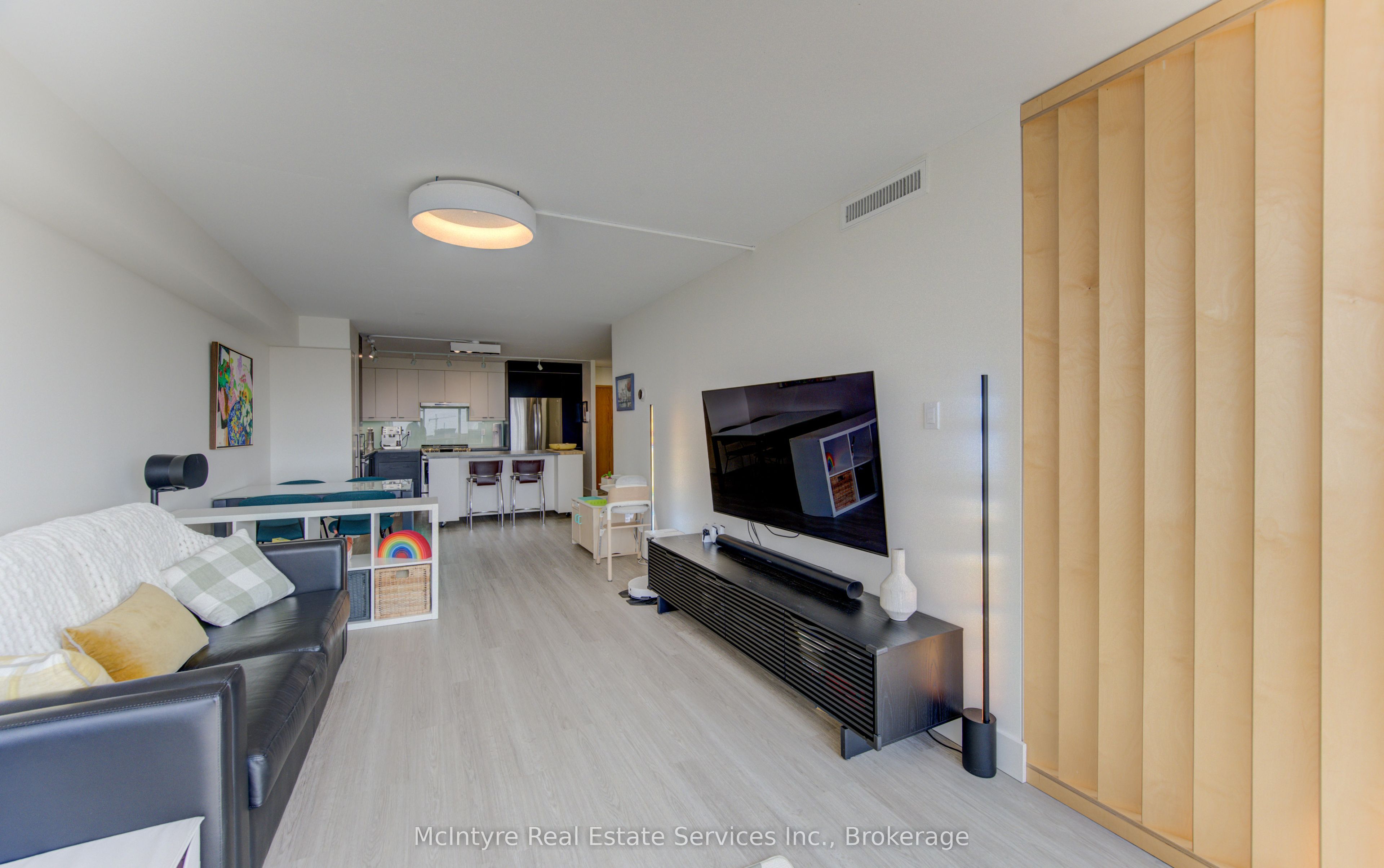 6 Willow Street 1503 Property Photo 18