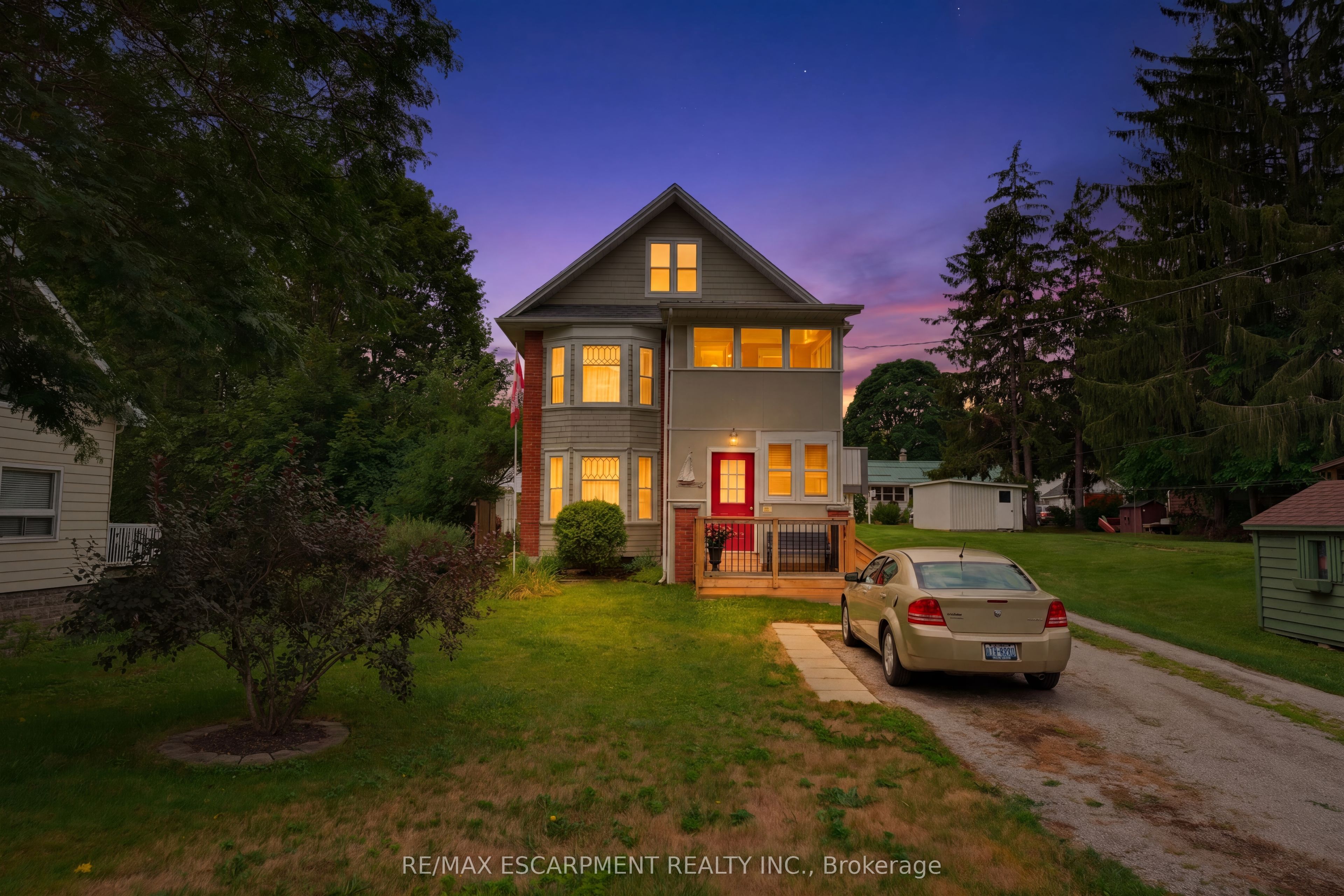 19 First Avenue Property Photo 2