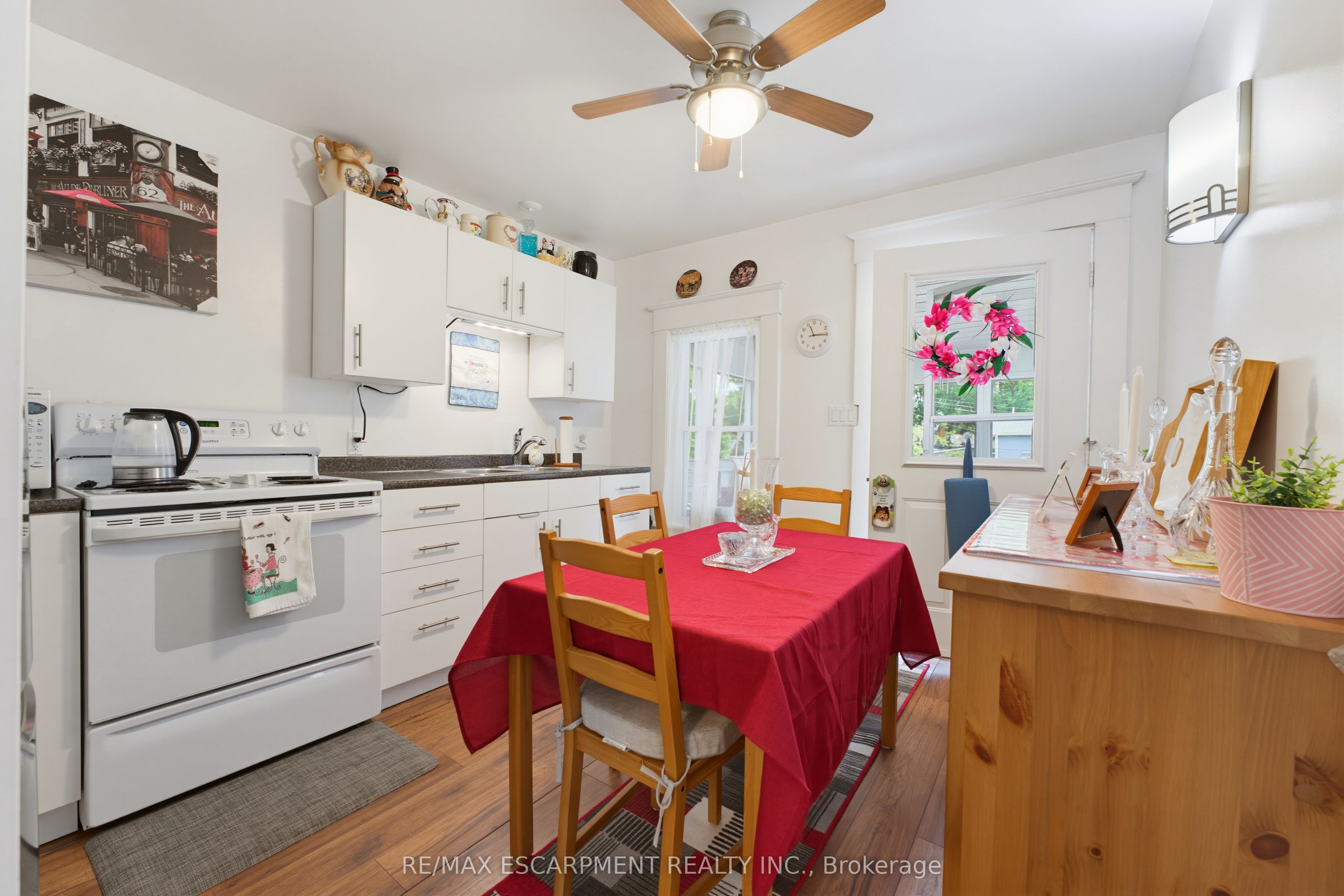 19 First Avenue Property Photo 5