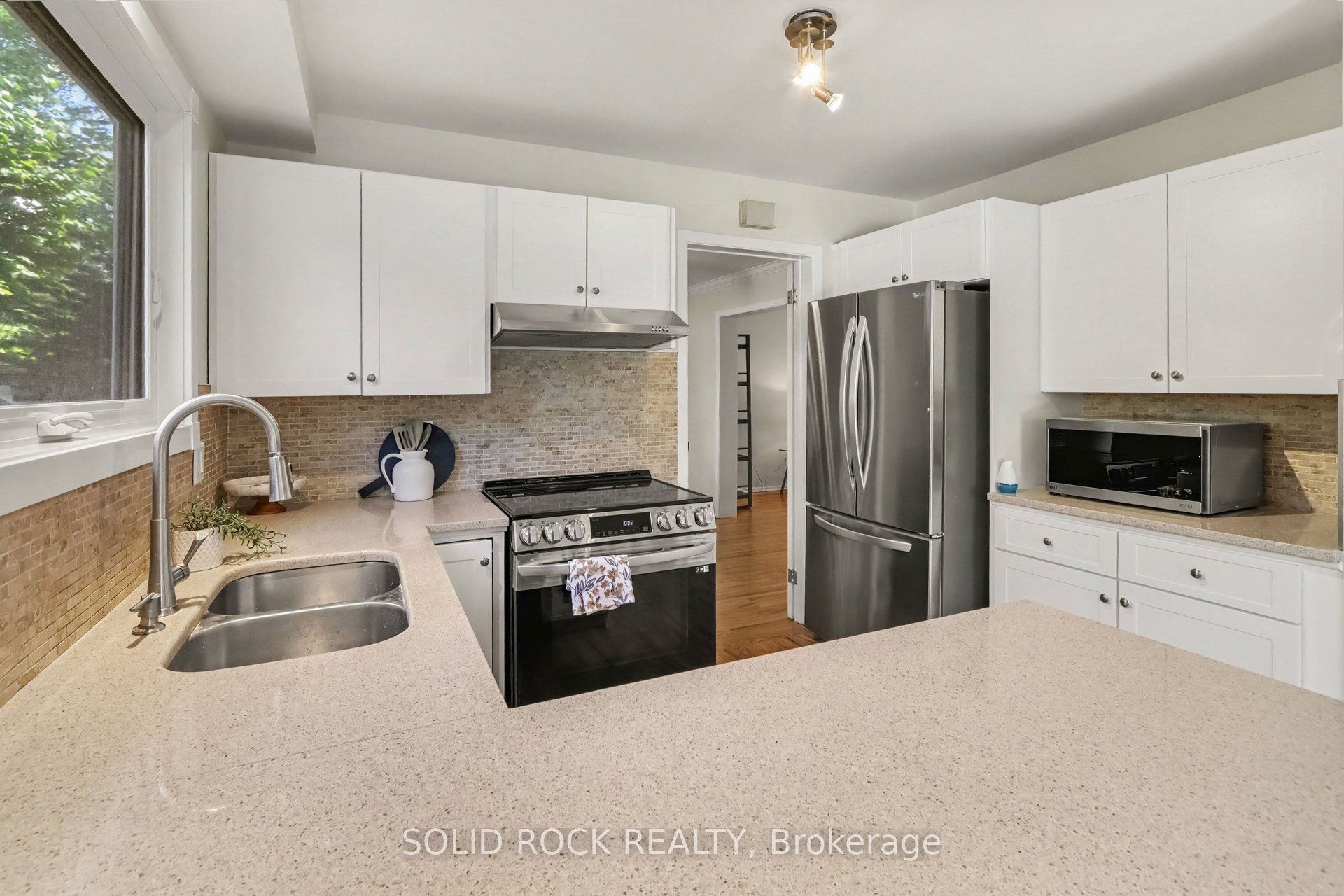 1599 Featherston Drive Property Photo 8