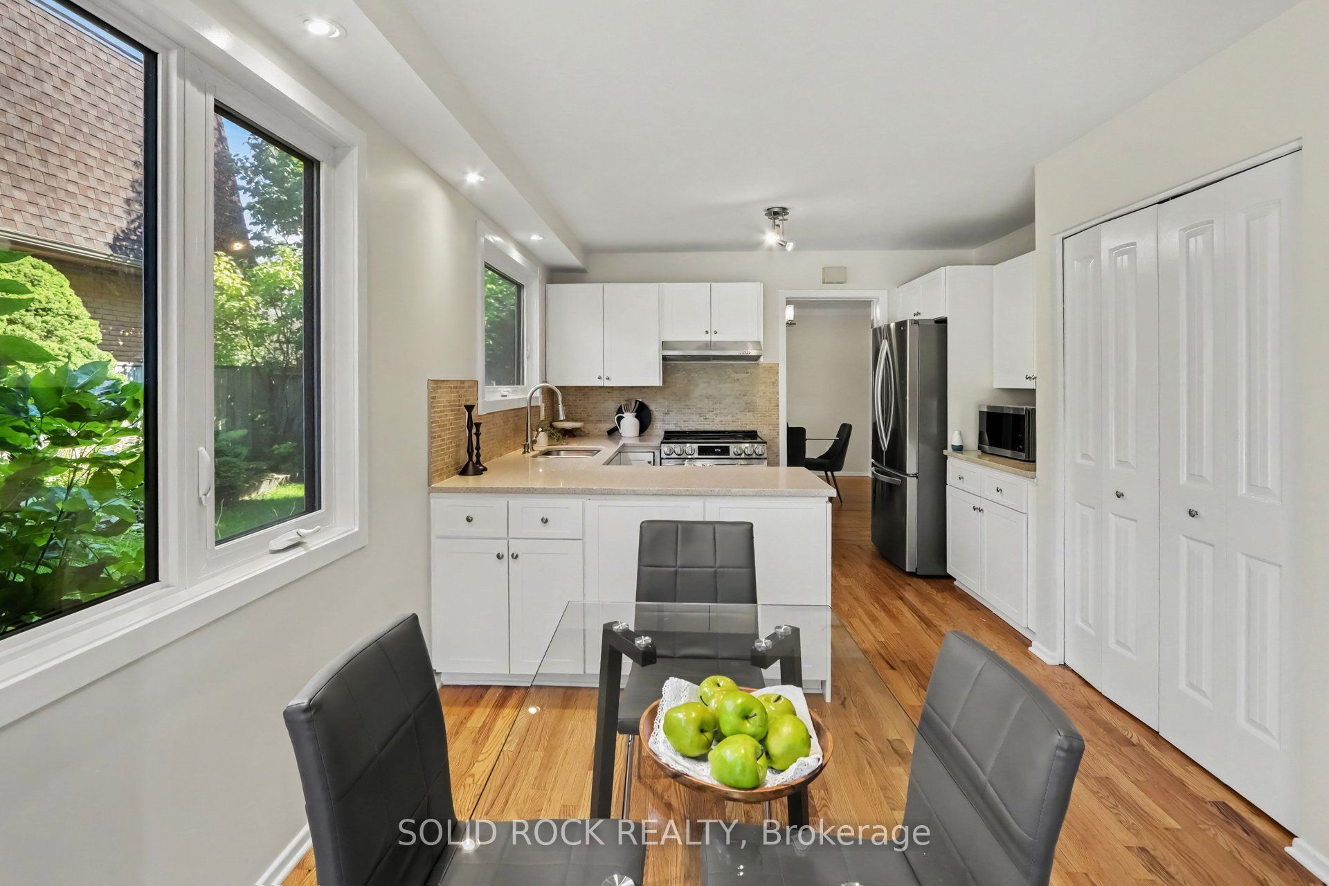 1599 Featherston Drive Property Photo 11