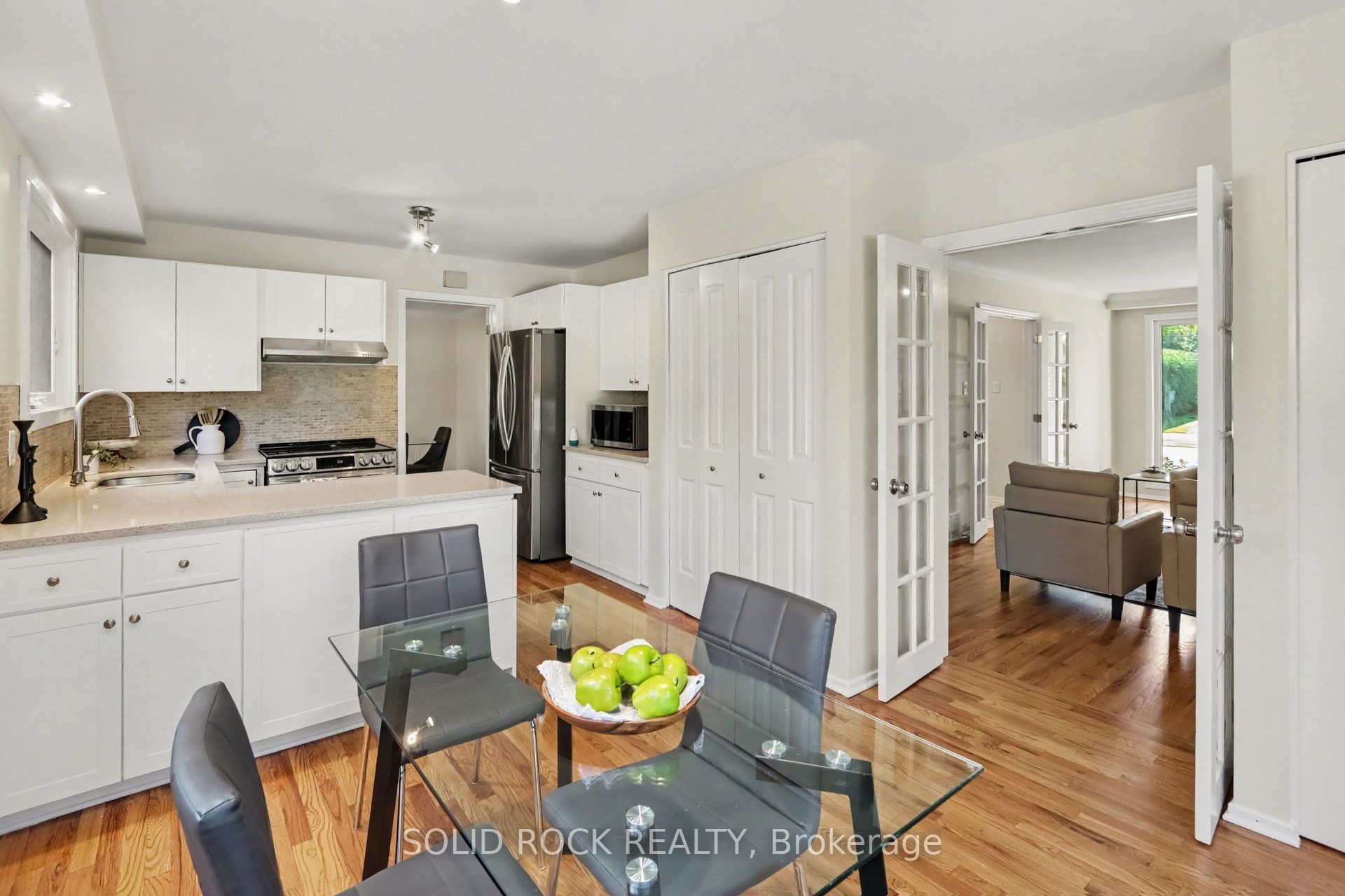1599 Featherston Drive Property Photo 12